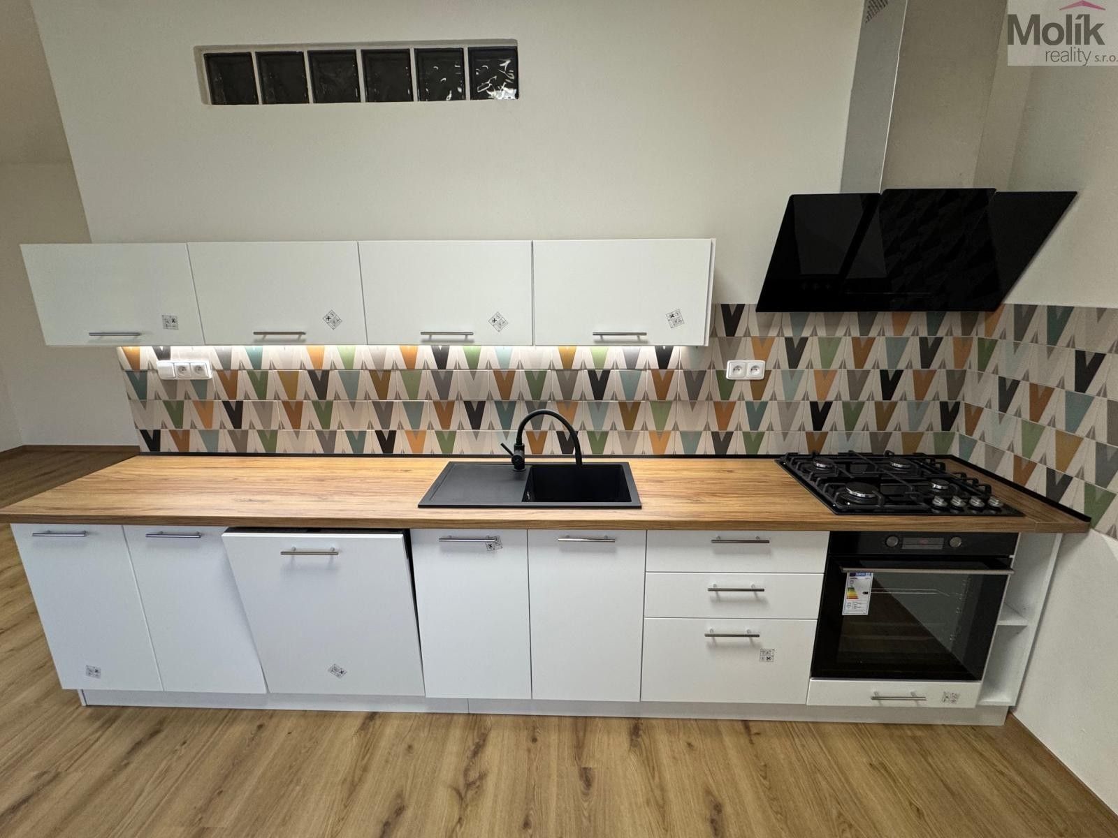 Pronájem bytu 2+1 53 m² - foto 3