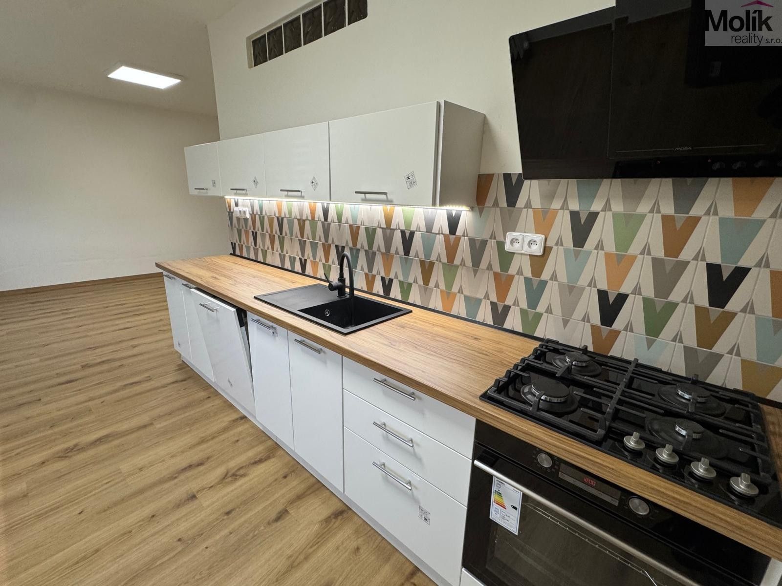 Pronájem bytu 2+1 53 m² - foto 4