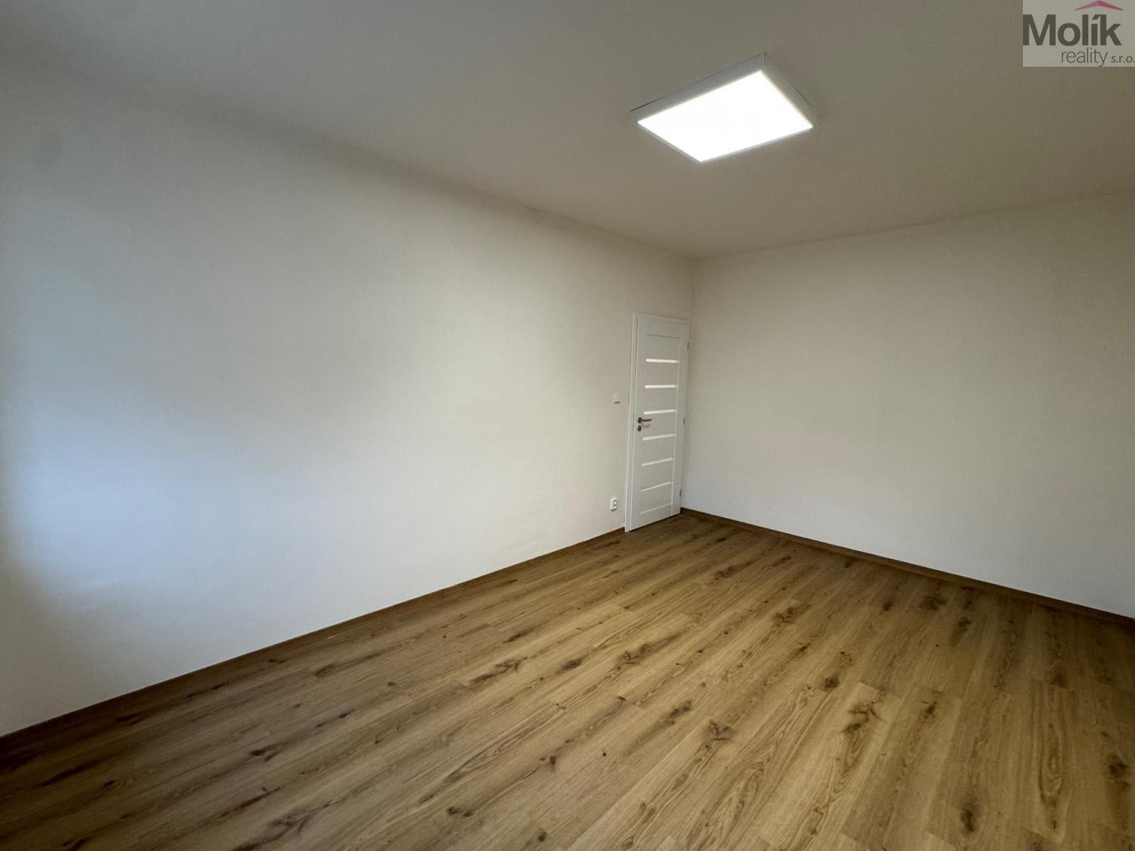 Pronájem bytu 2+1 53 m² - foto 12
