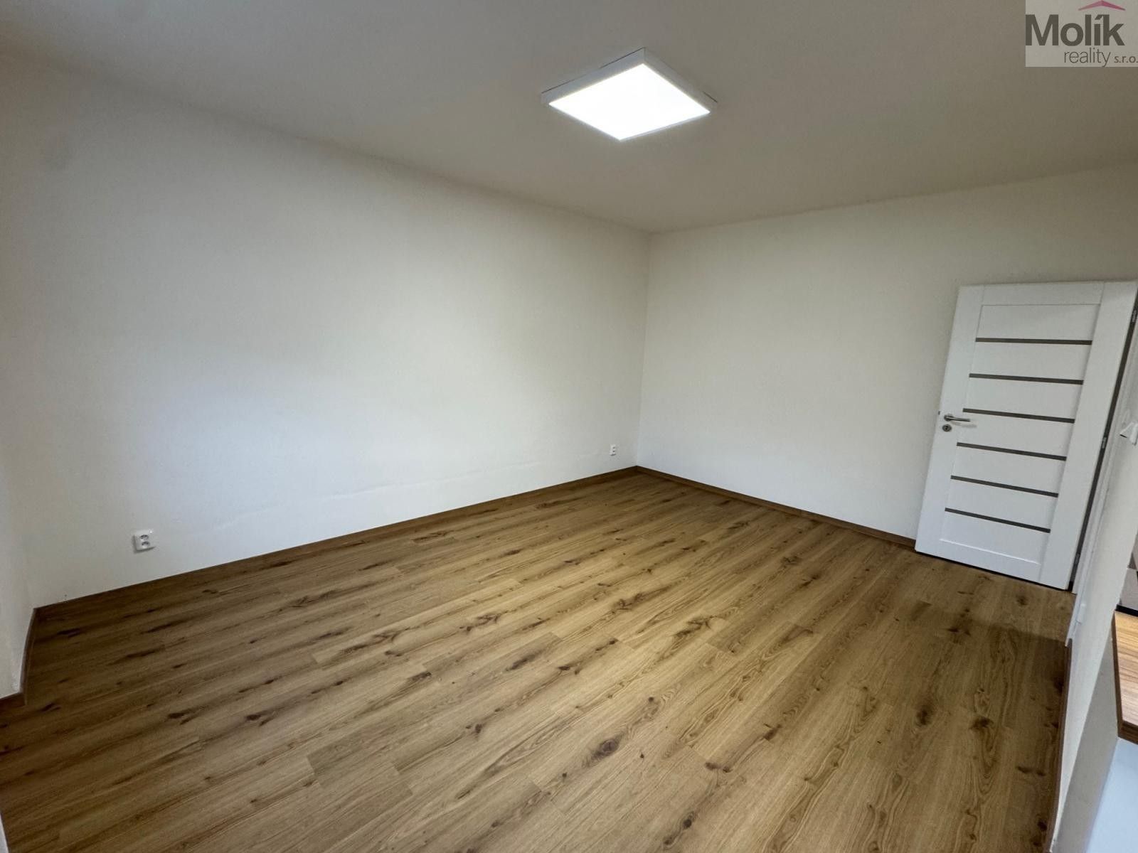 Pronájem bytu 2+1 53 m² - foto 17
