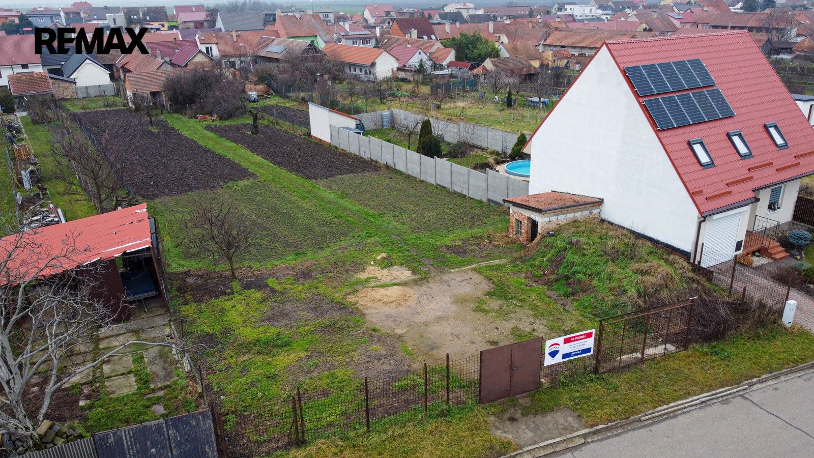 Prodej pozemku 591 m² - foto 1