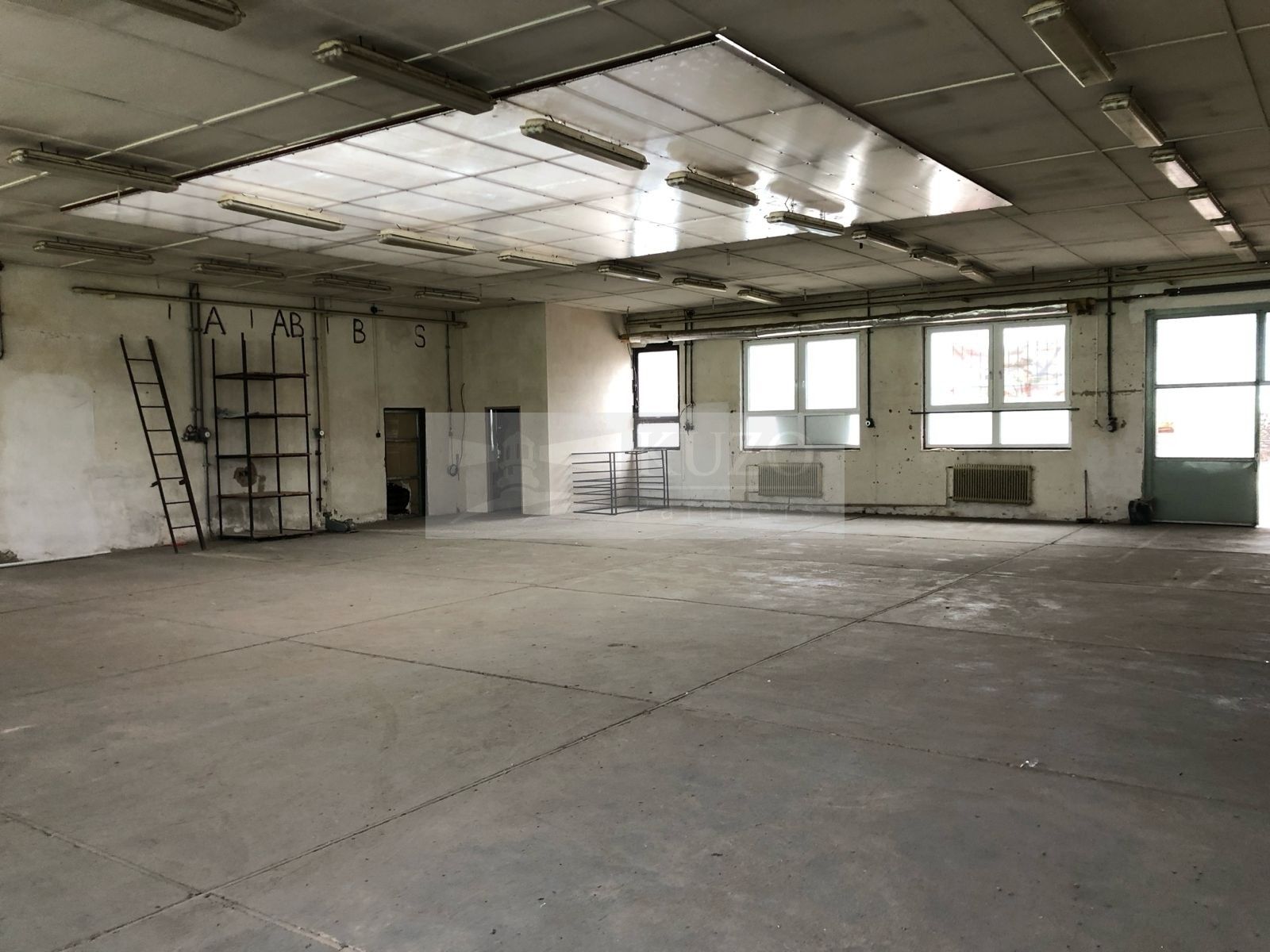Pronájem komerčního prostoru 912 m² - foto 1