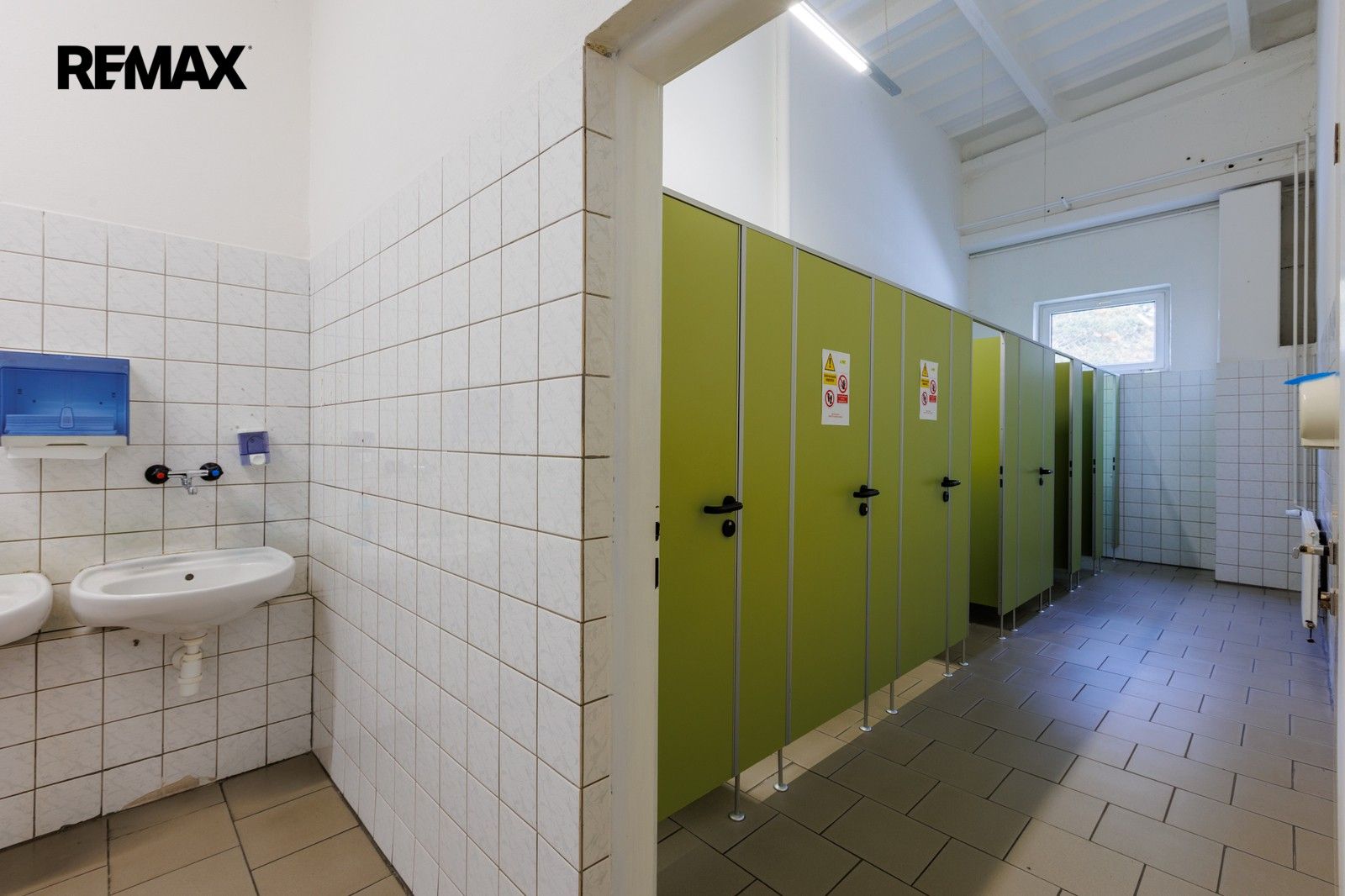 Pronájem komerčního prostoru 7000 m² - foto 12