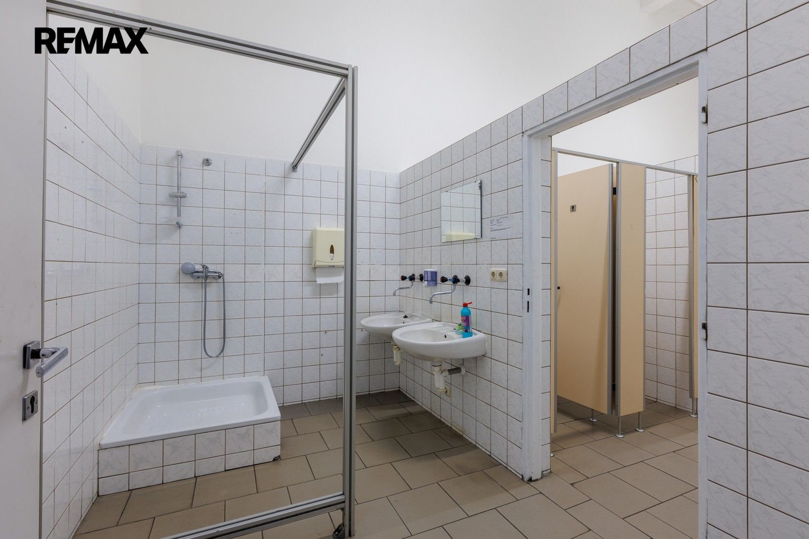 Pronájem komerčního prostoru 7000 m² - foto 14