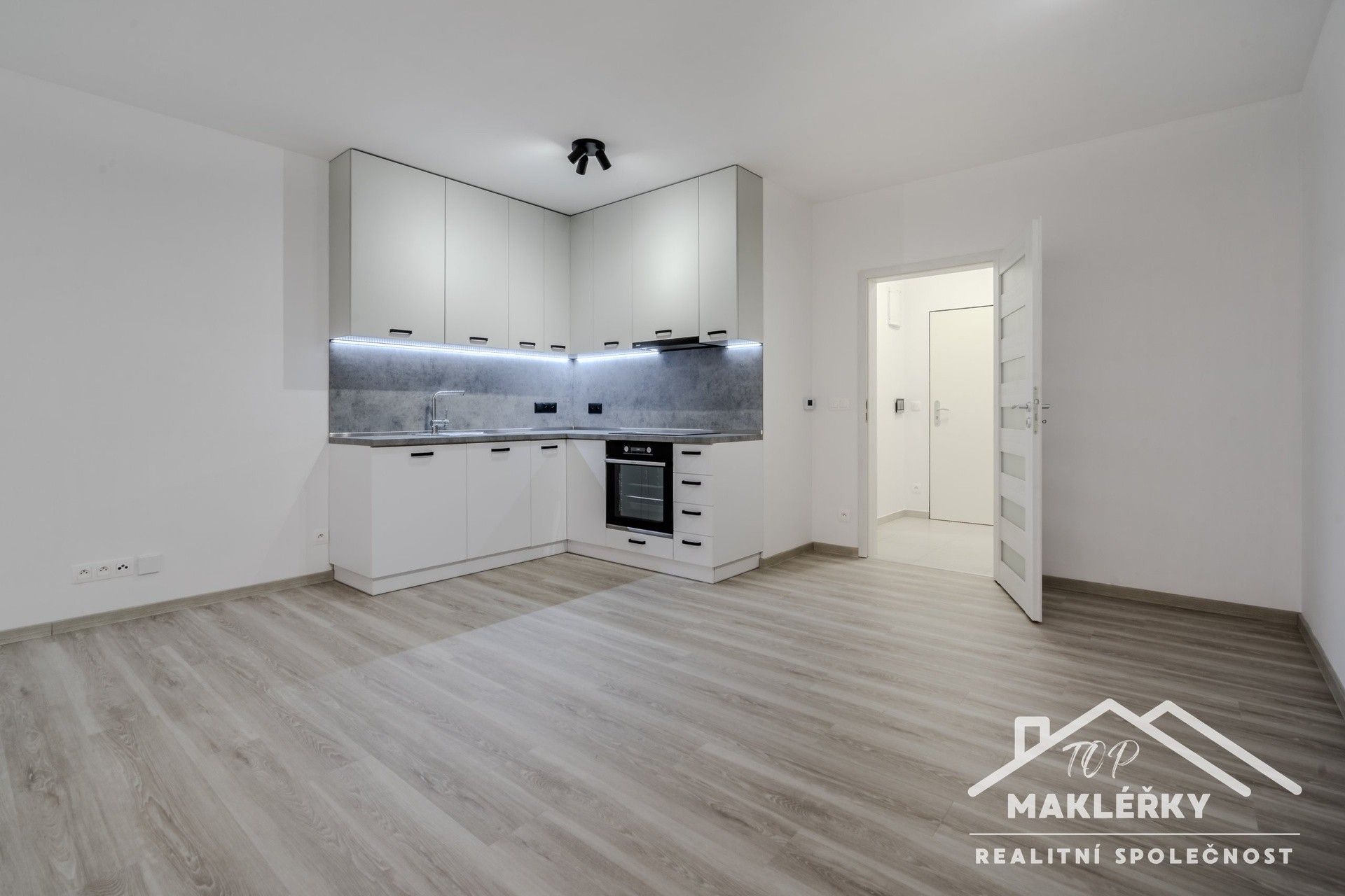 Pronájem bytu 1+kk 30 m² - foto 2