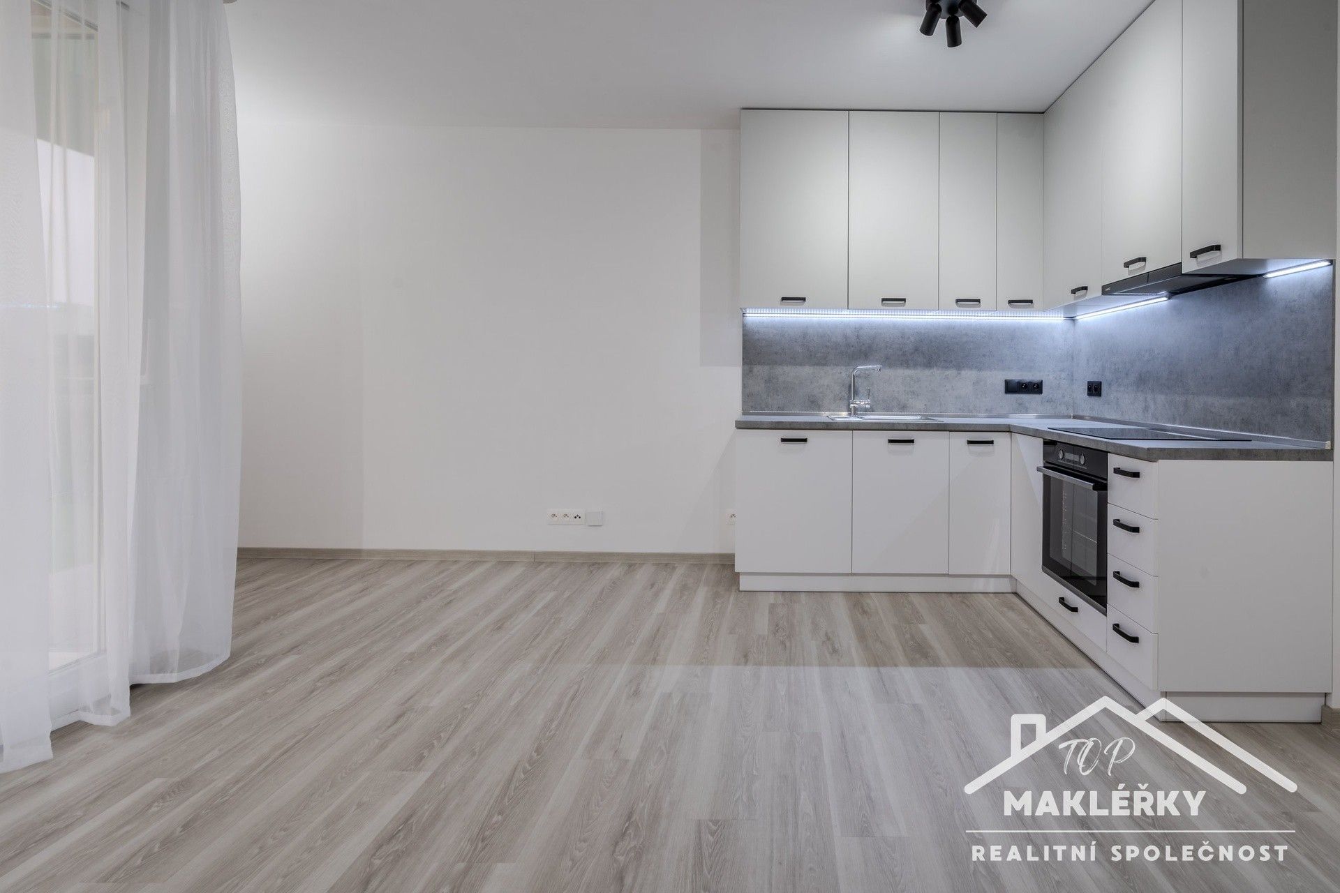 Pronájem bytu 1+kk 30 m² - foto 3