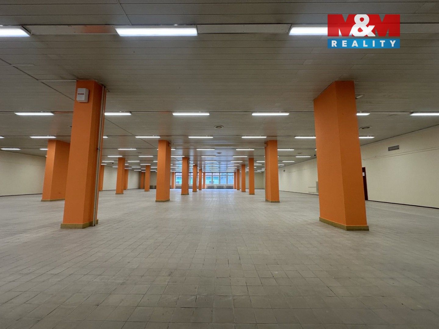 Pronájem komerčního prostoru 1300 m² - foto 2