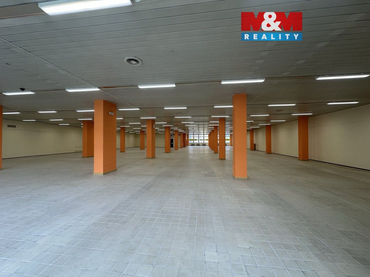 Pronájem komerčního prostoru 1300 m² - foto 1