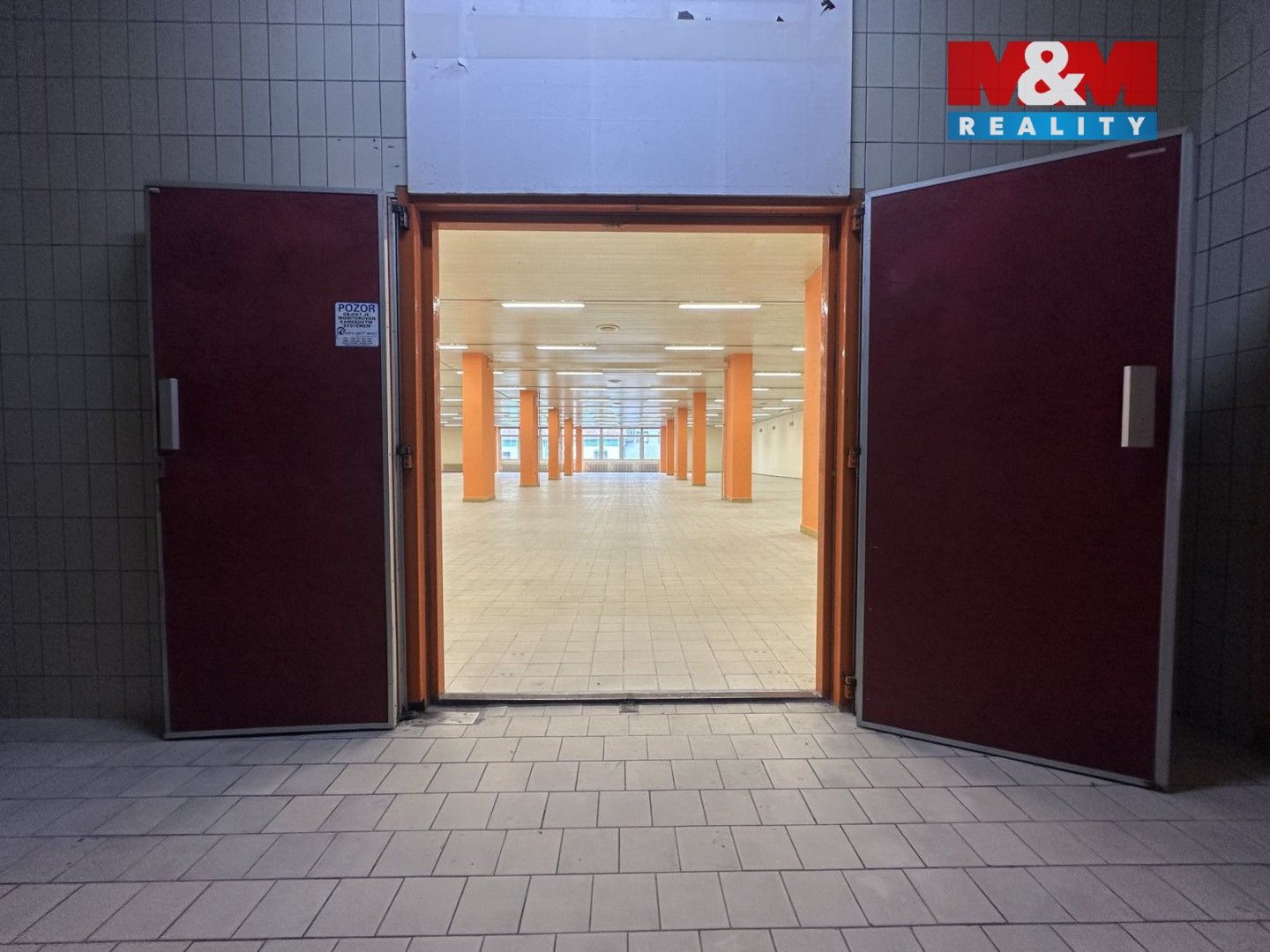 Pronájem komerčního prostoru 1300 m² - foto 10