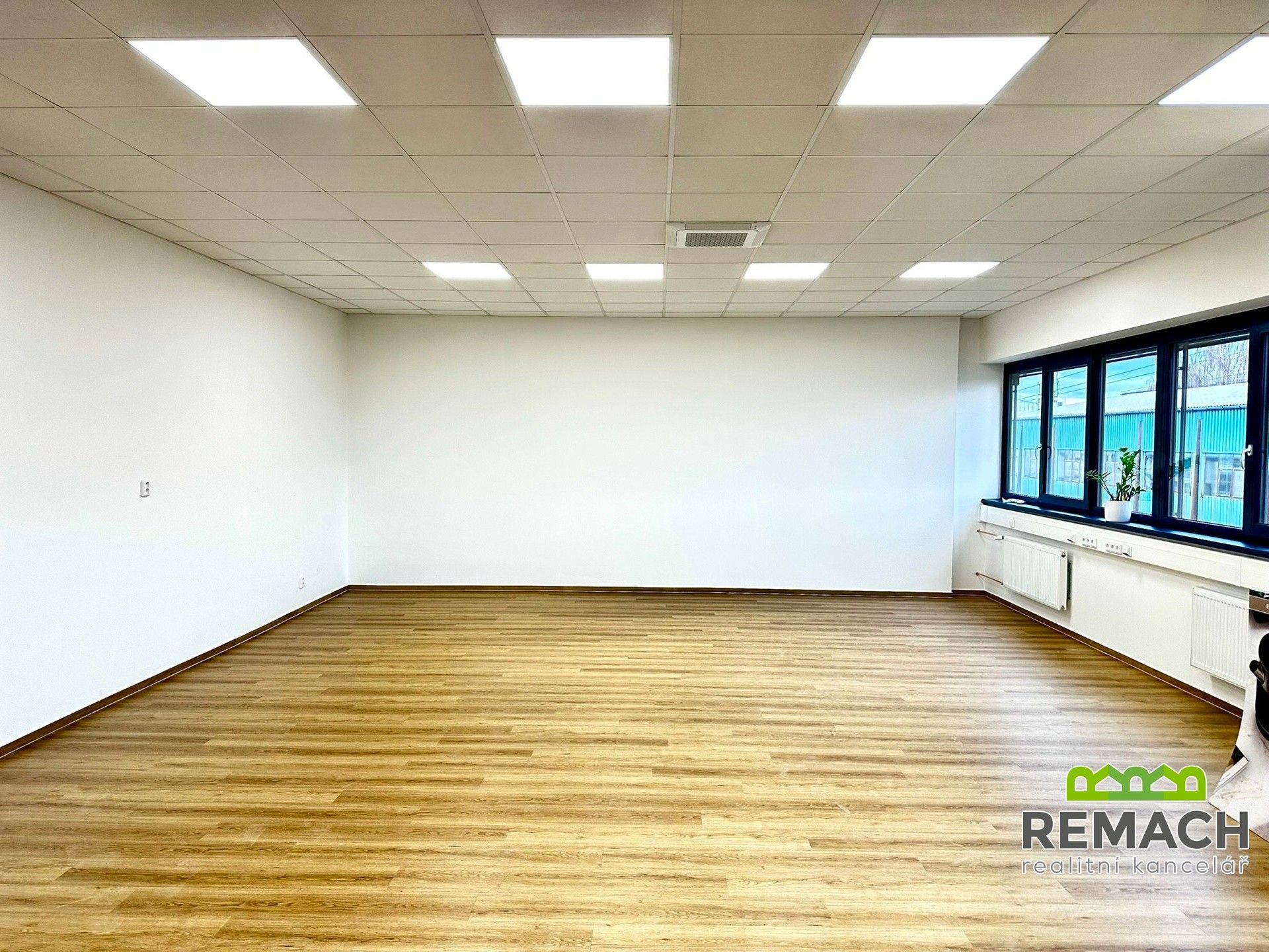 Pronájem komerčního prostoru 500 m² - foto 5