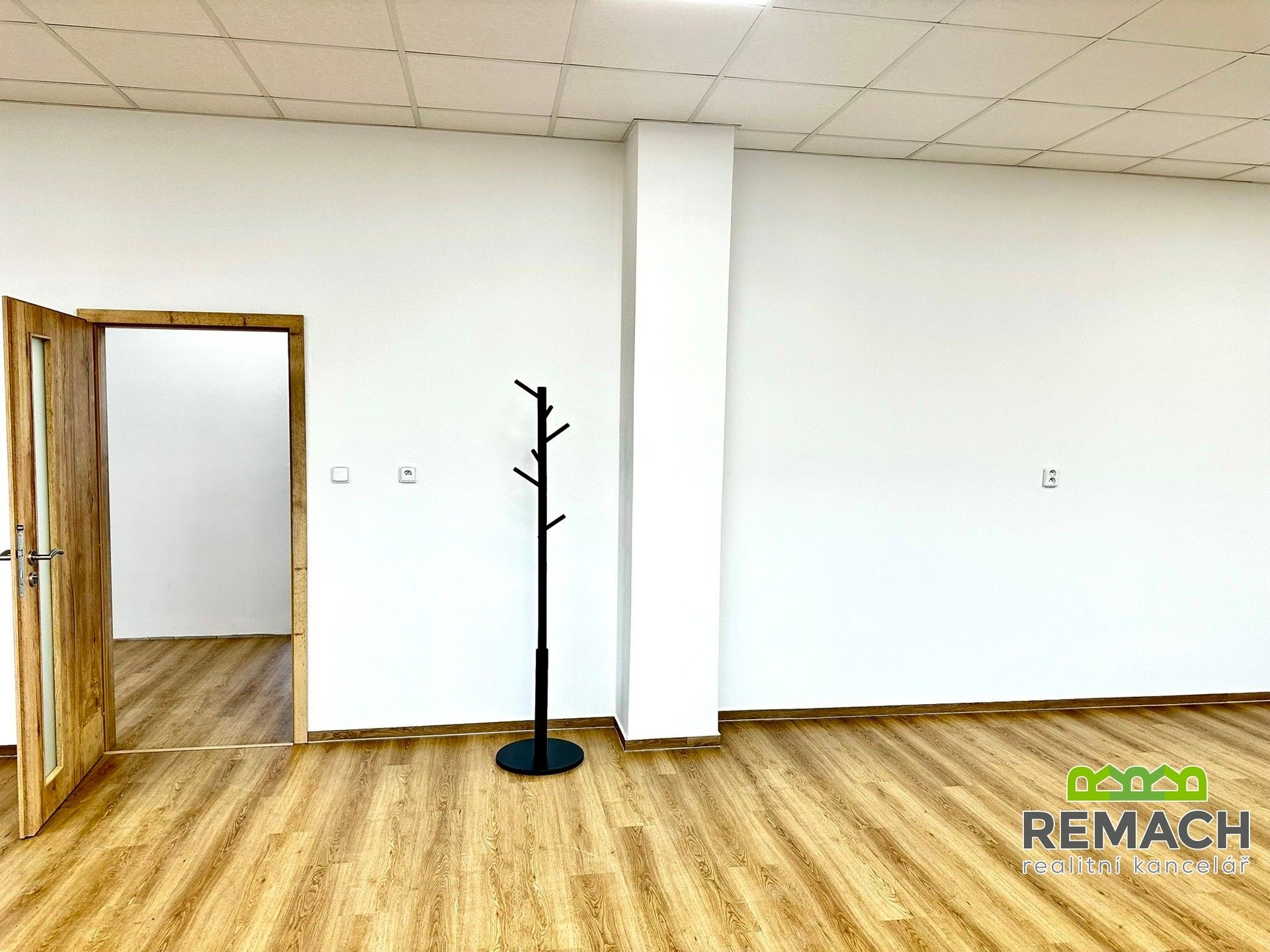 Pronájem komerčního prostoru 500 m² - foto 4
