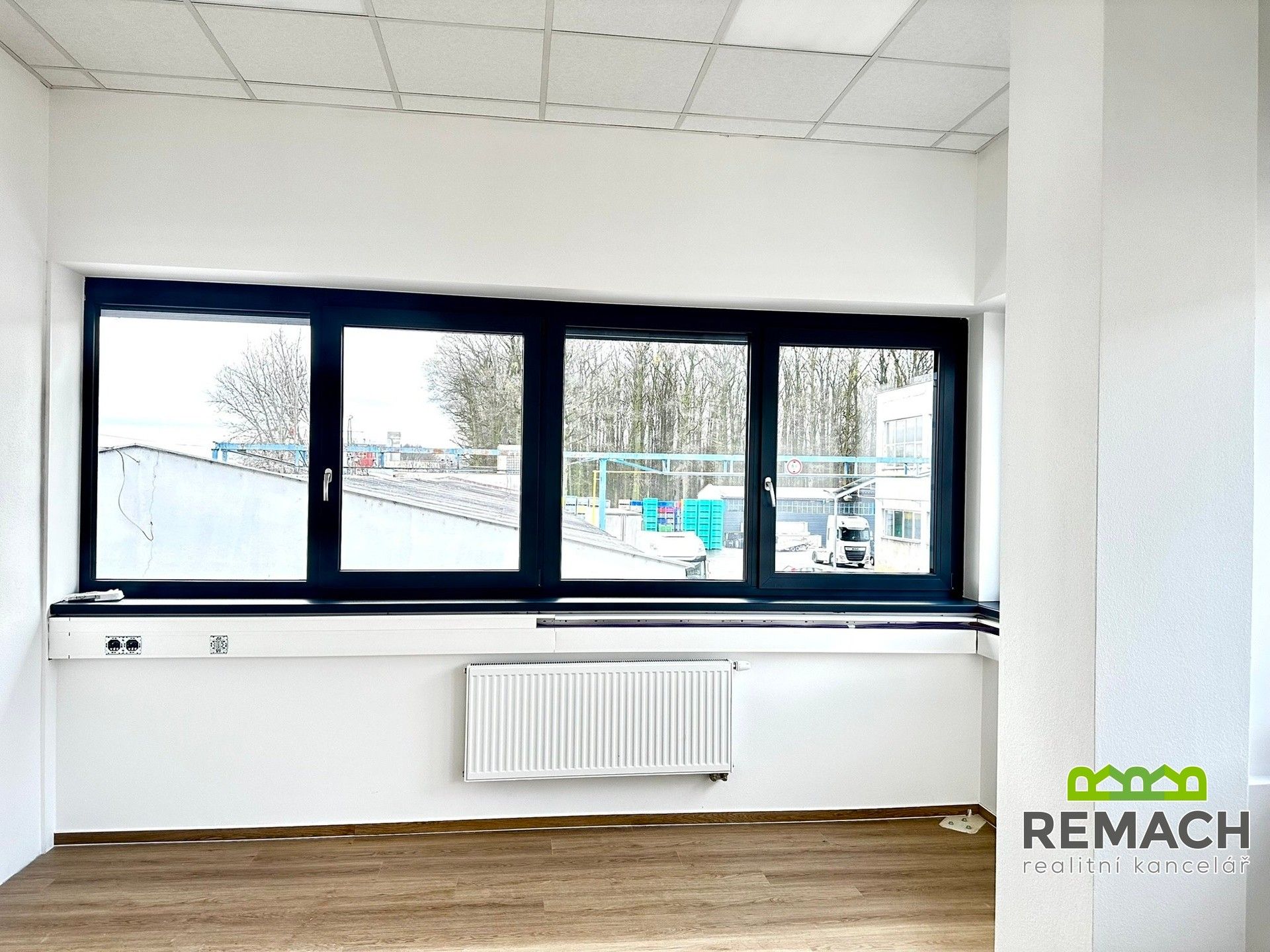 Pronájem komerčního prostoru 500 m² - foto 6