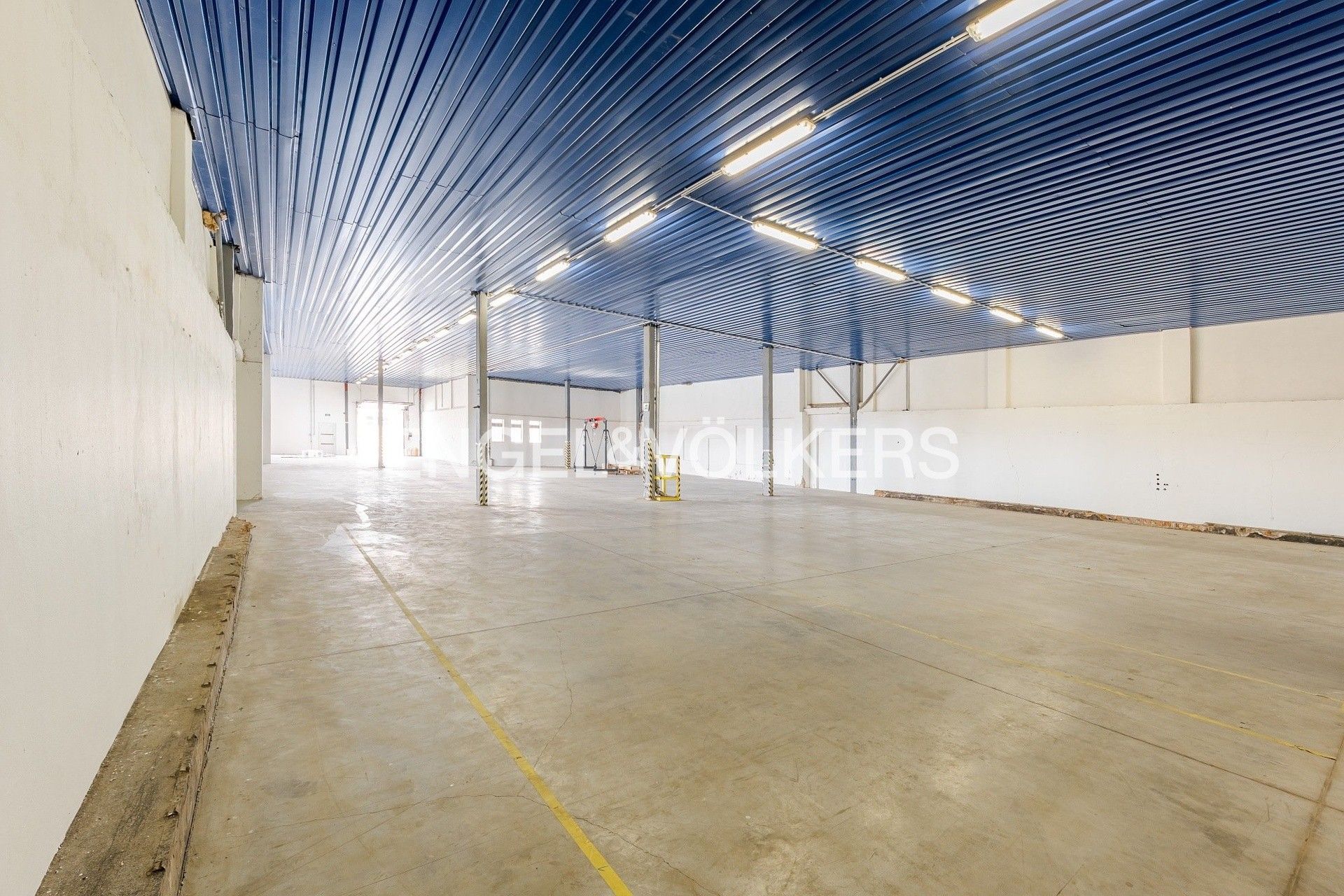 Pronájem komerčního prostoru 1321 m² - foto 2