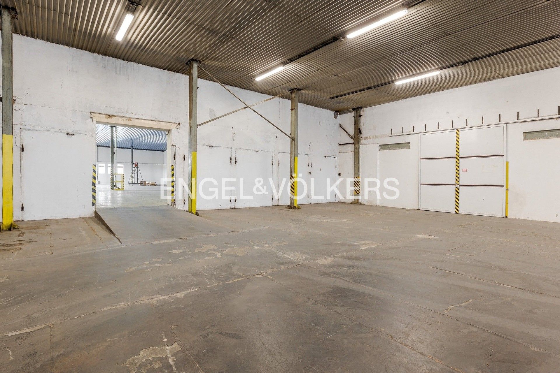 Pronájem komerčního prostoru 1321 m² - foto 5