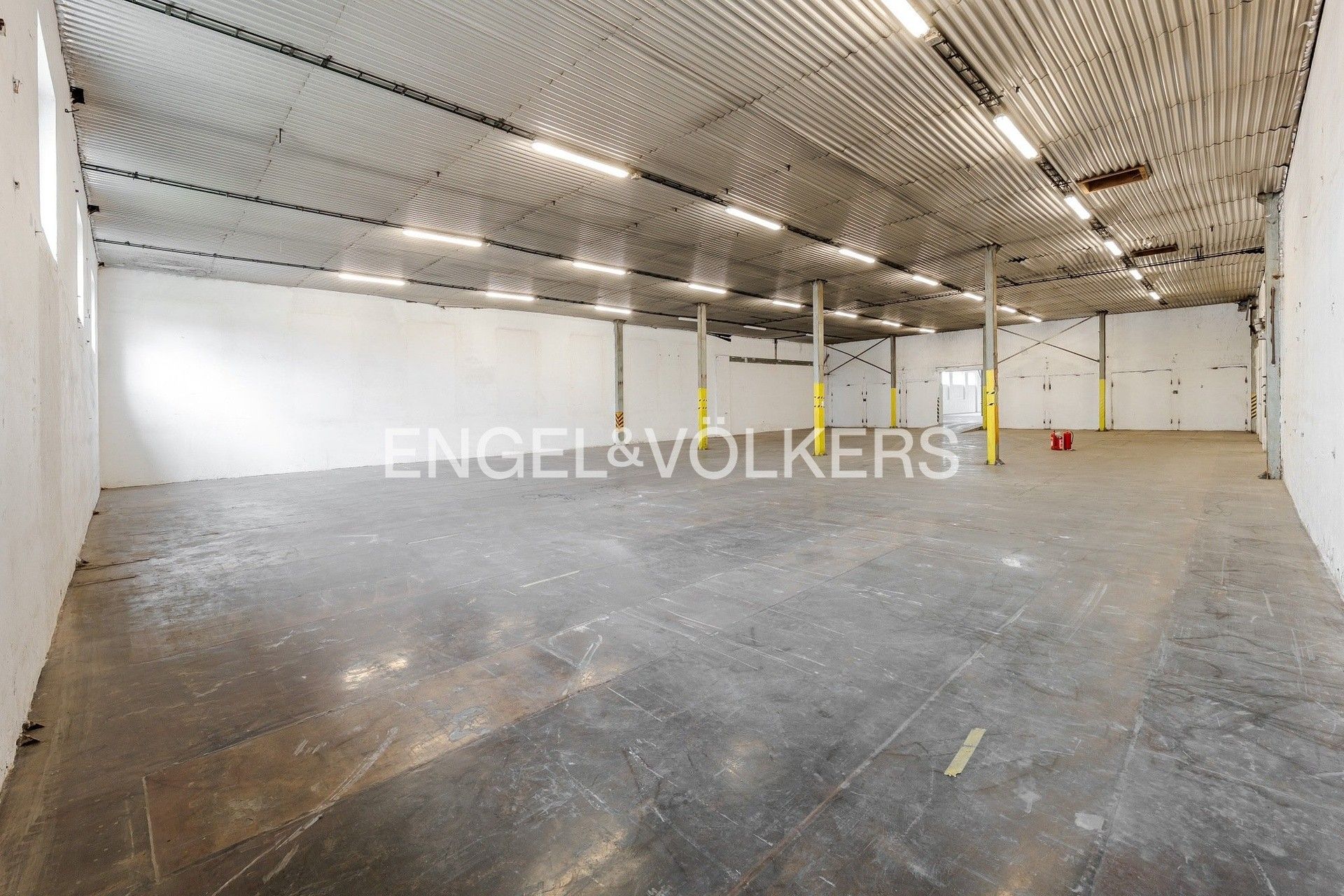 Pronájem komerčního prostoru 1321 m² - foto 4