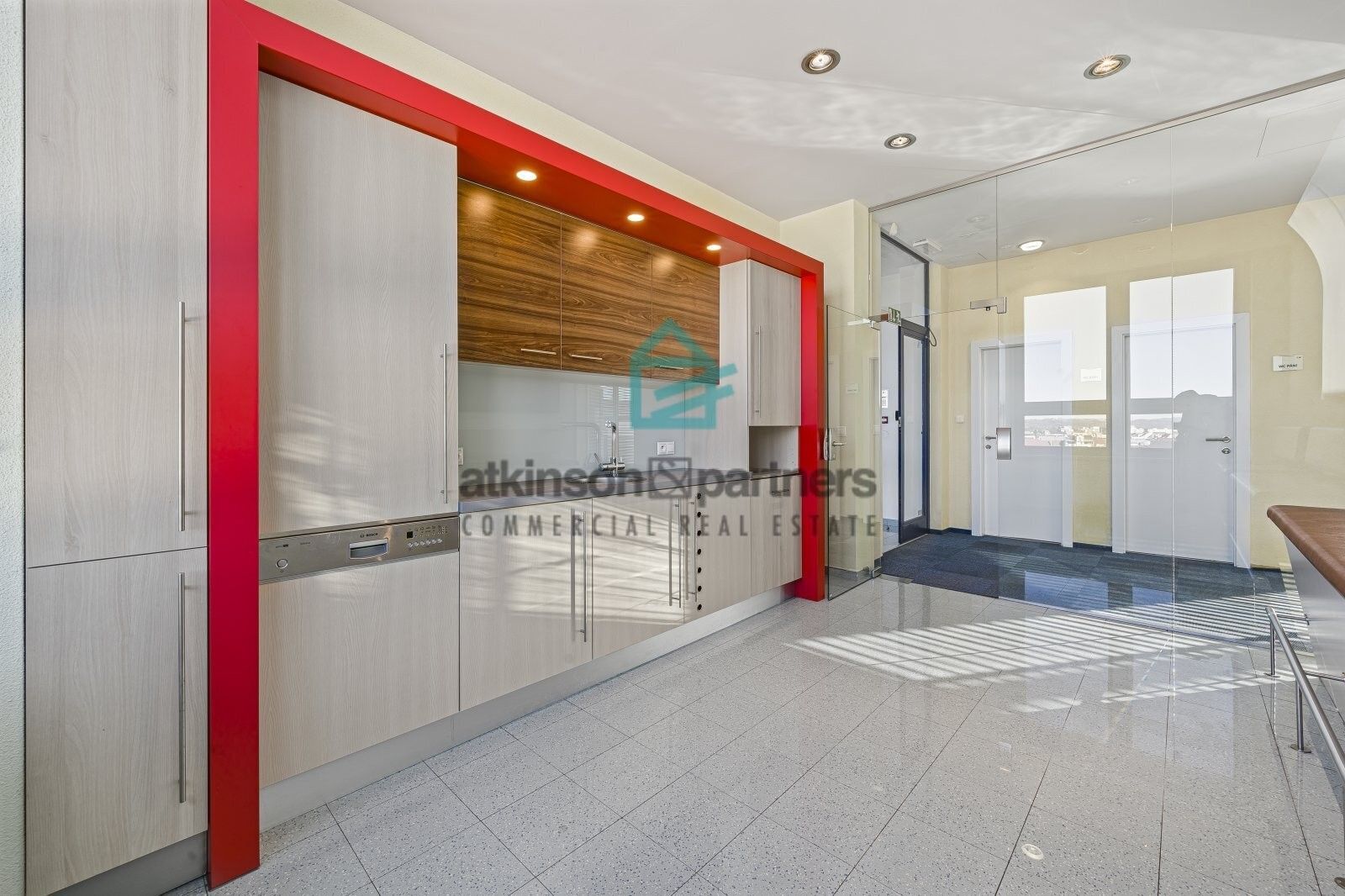 Pronájem komerčního prostoru 3500 m² - foto 4