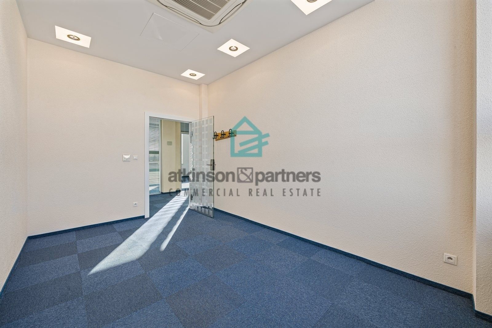 Pronájem komerčního prostoru 3500 m² - foto 8