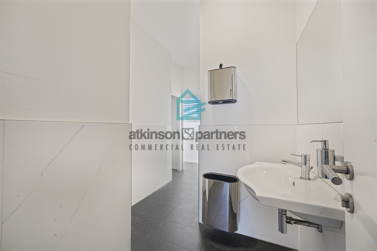 Pronájem komerčního prostoru 3500 m² - foto 11