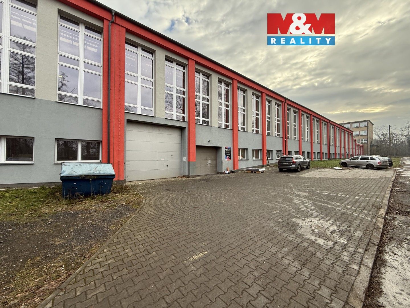 Pronájem komerčního prostoru 1062 m² - foto 1