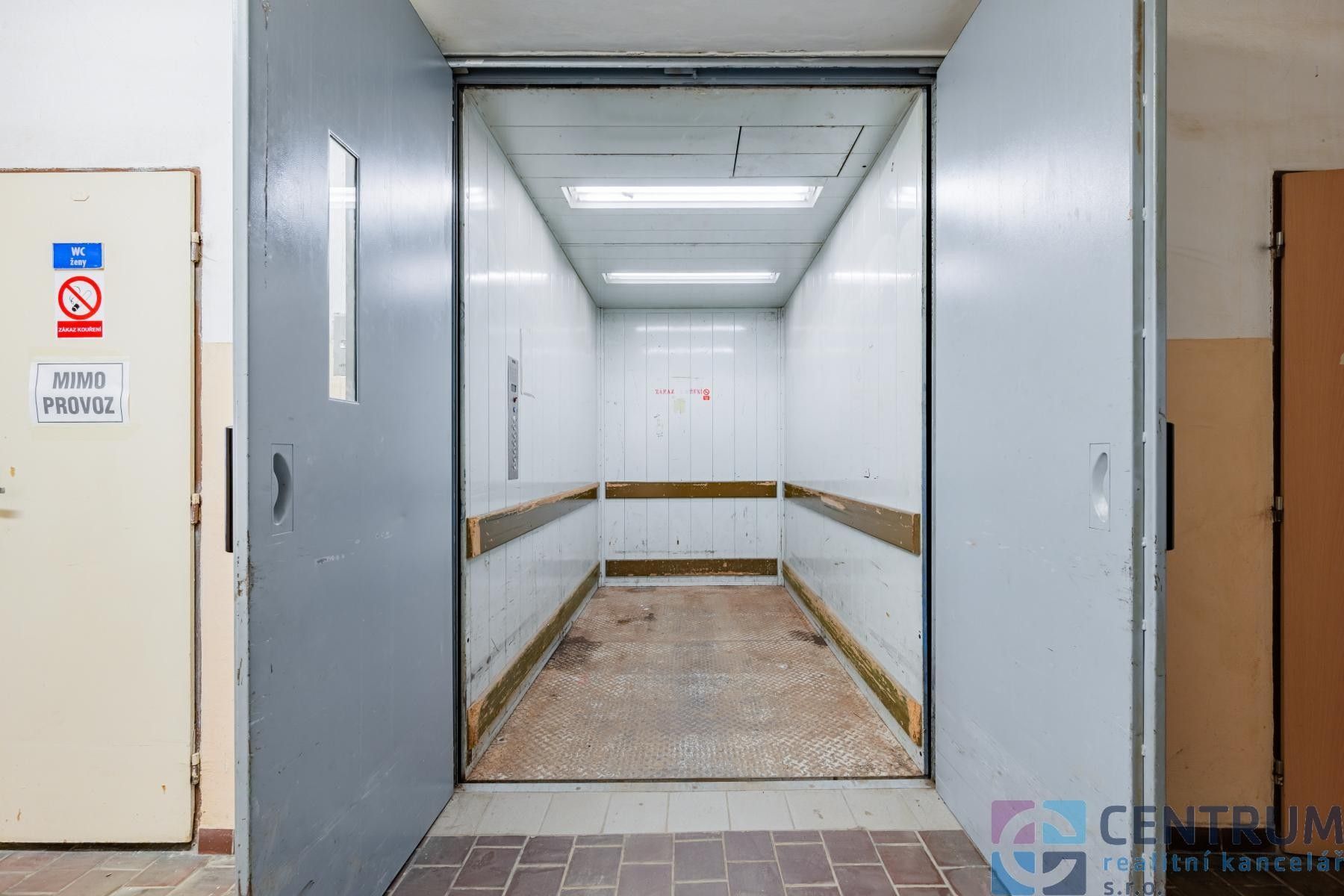 Pronájem komerčního prostoru 583 m² - foto 7