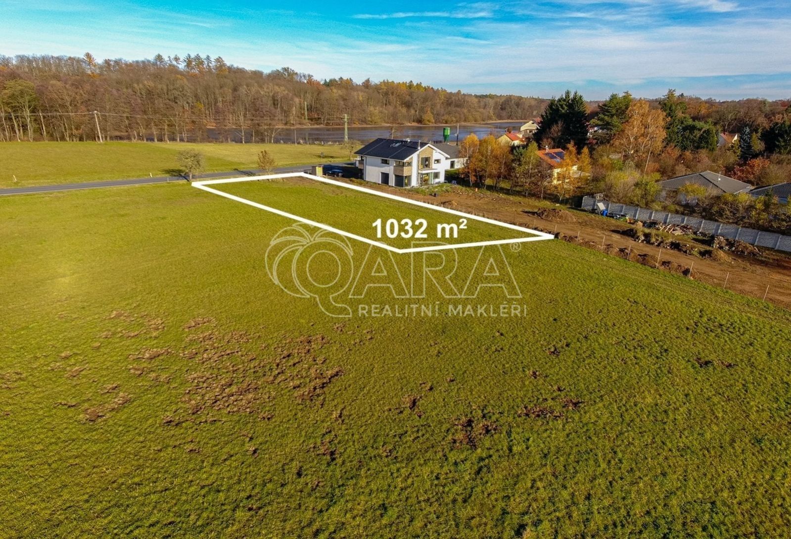 Prodej pozemku 1032 m² - foto 1