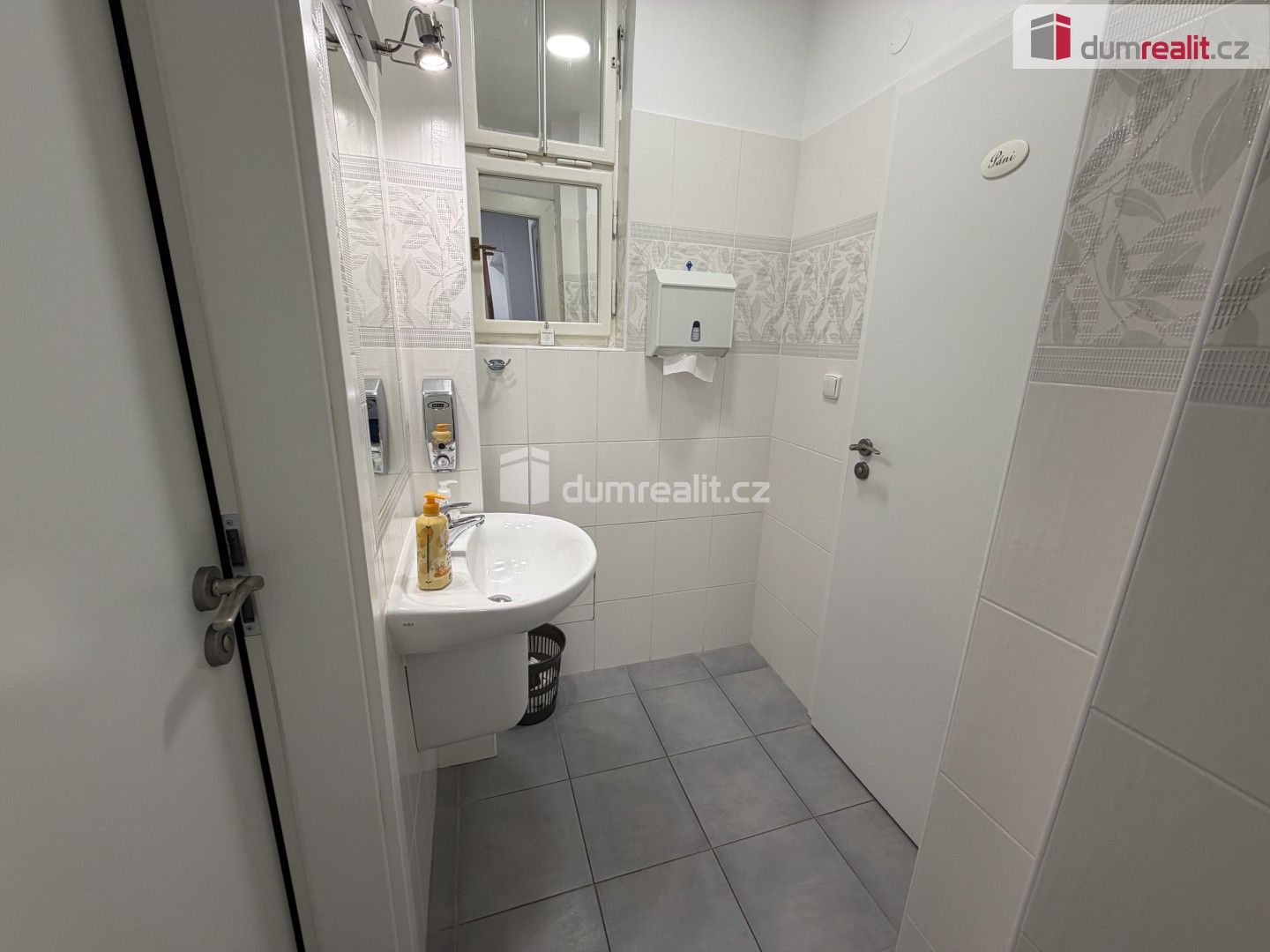Pronájem komerčního prostoru 143 m² - foto 11