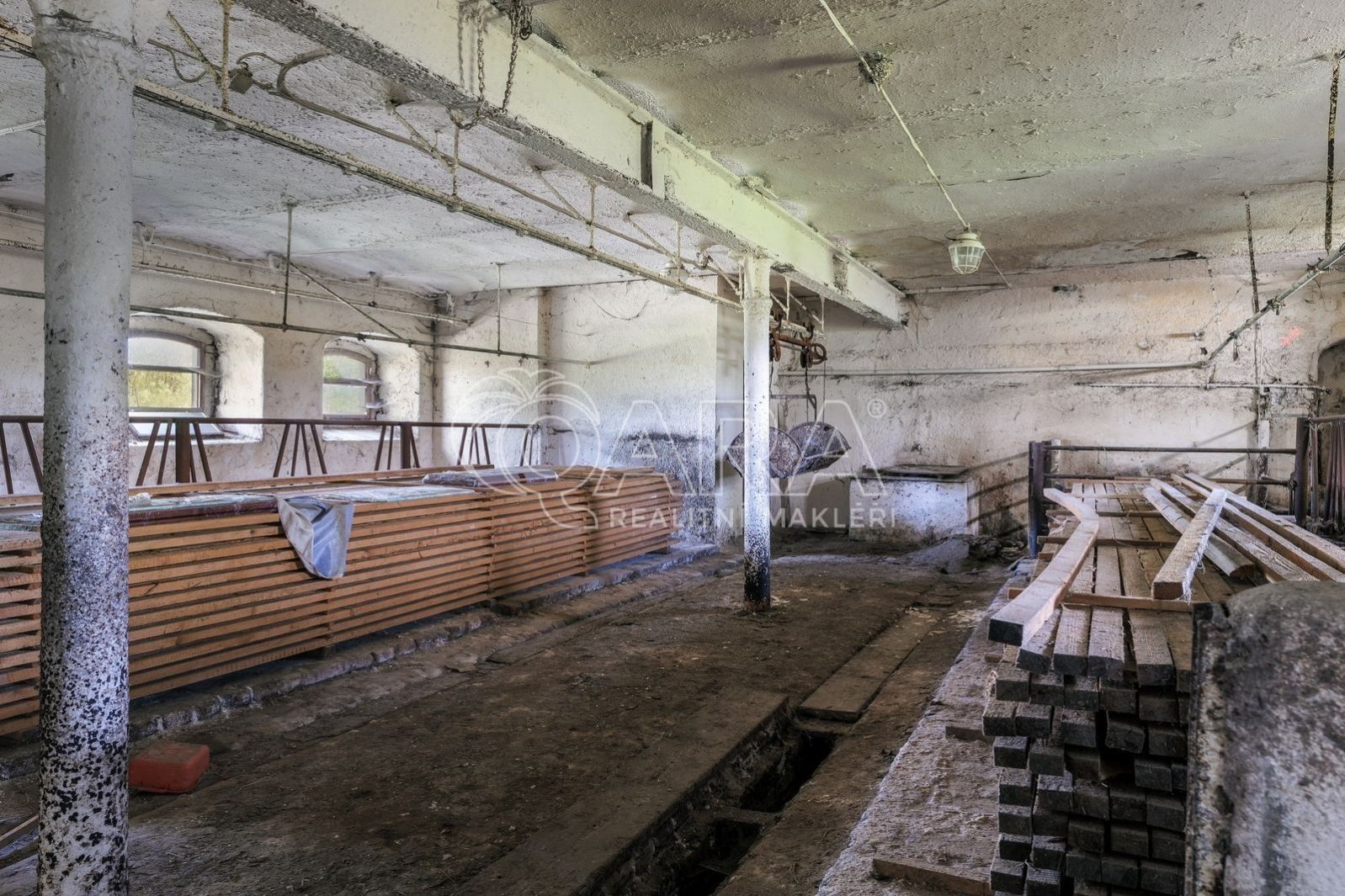 Prodej komerčního prostoru 260 m² - foto 4