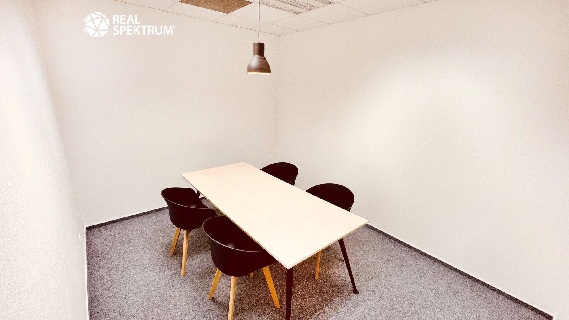 Pronájem komerčního prostoru 136 m² - foto 3
