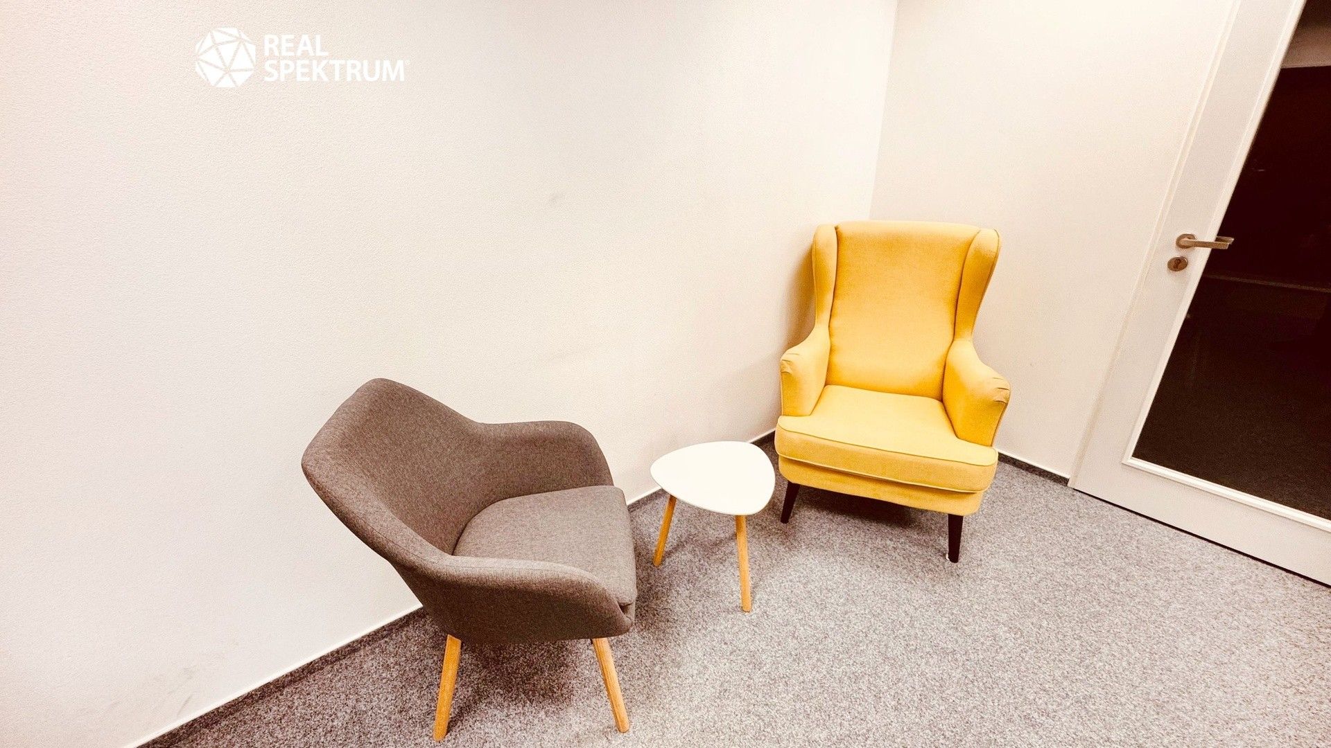 Pronájem komerčního prostoru 136 m² - foto 11