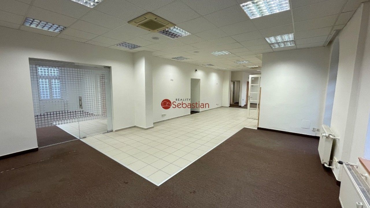 Pronájem komerčního prostoru 184 m² - foto 1