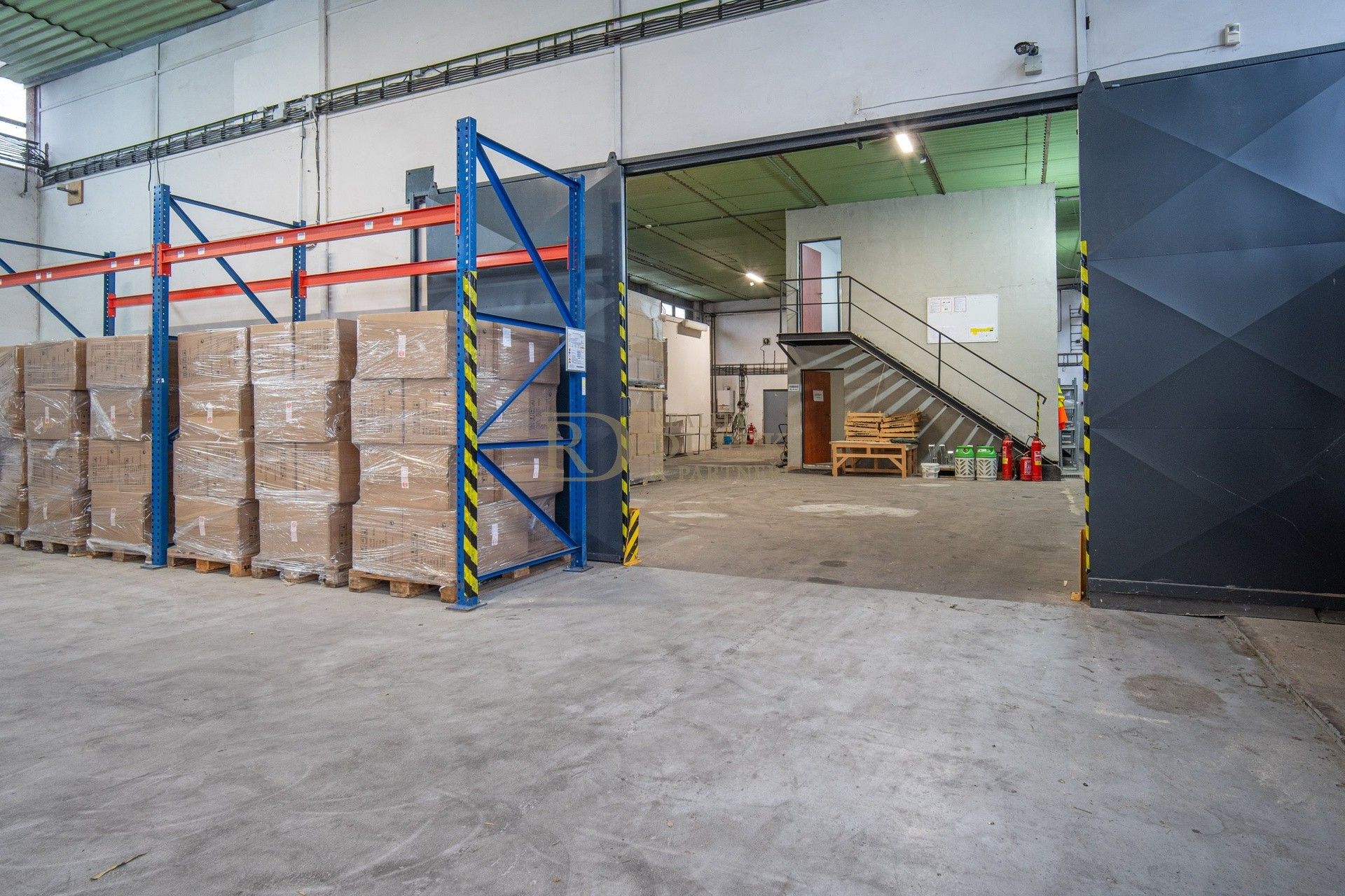 Pronájem komerčního prostoru 1398 m² - foto 2