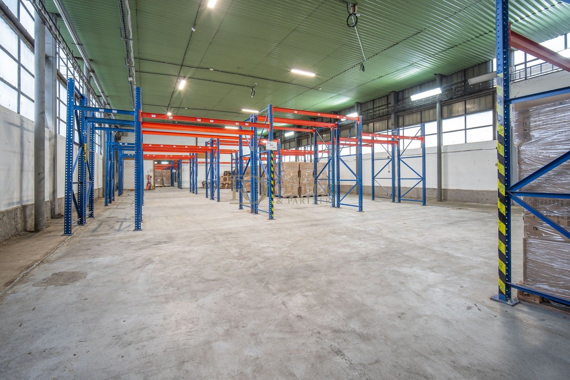 Pronájem komerčního prostoru 1398 m² - foto 3