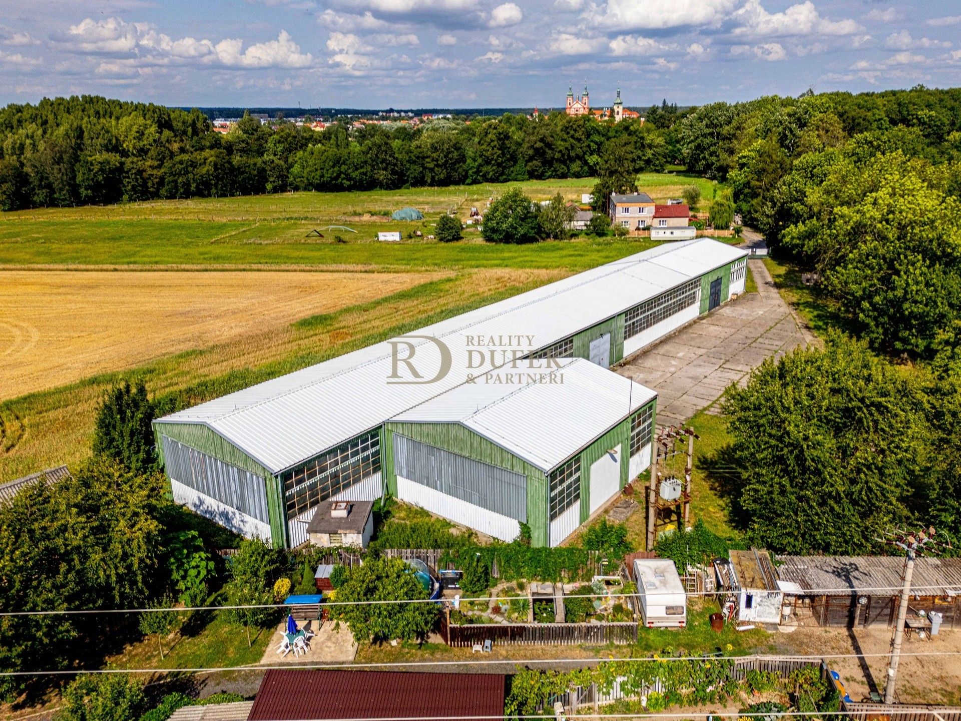 Pronájem komerčního prostoru 1398 m² - foto 1