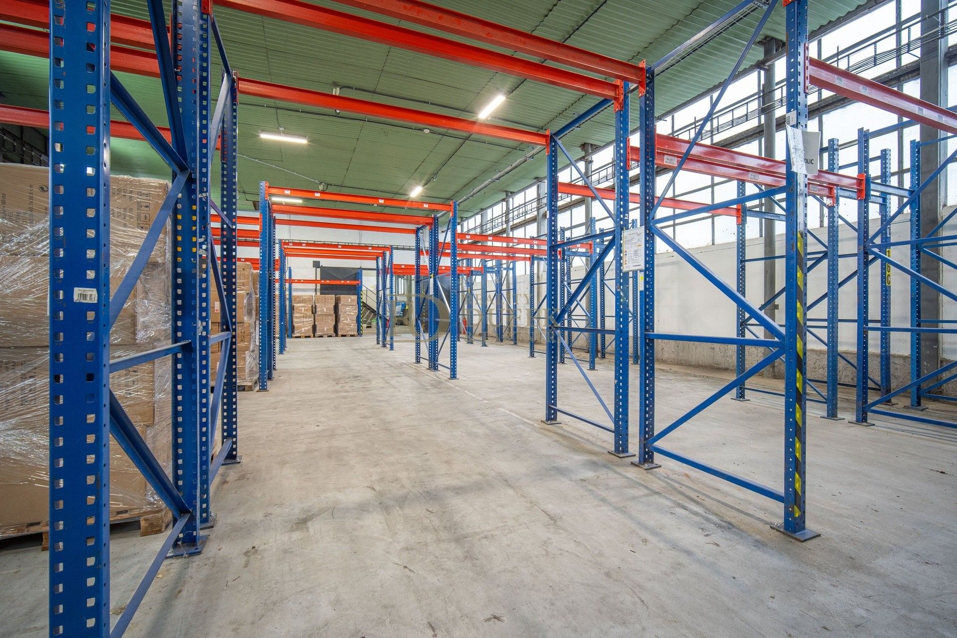 Pronájem komerčního prostoru 1398 m² - foto 9