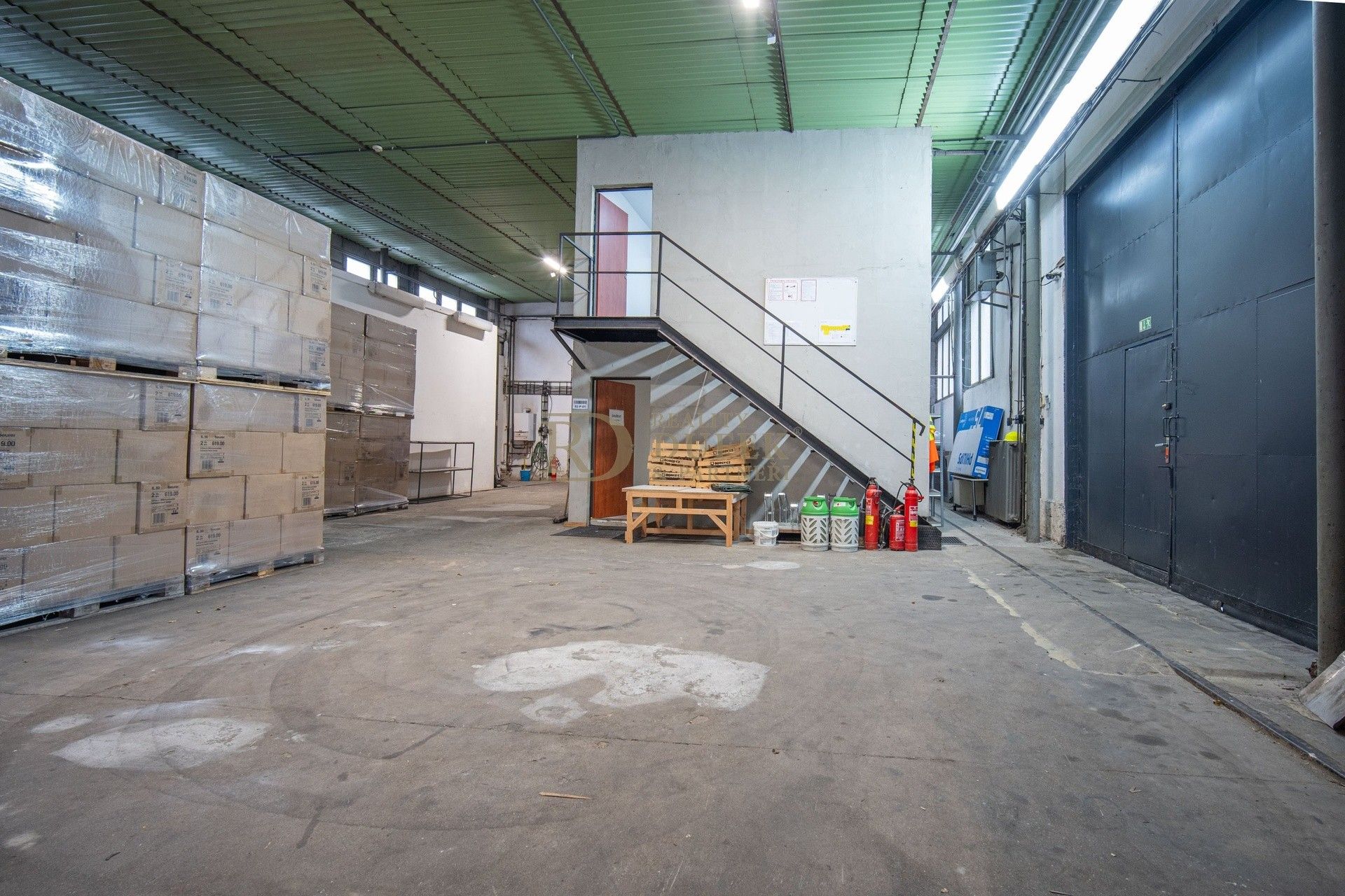 Pronájem komerčního prostoru 1398 m² - foto 12