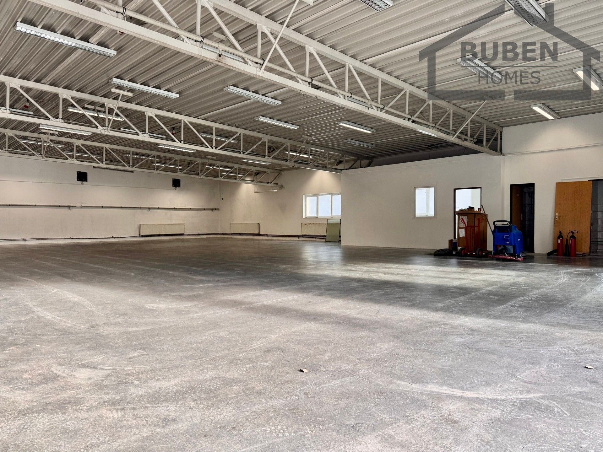 Pronájem komerčního prostoru 613 m² - foto 6