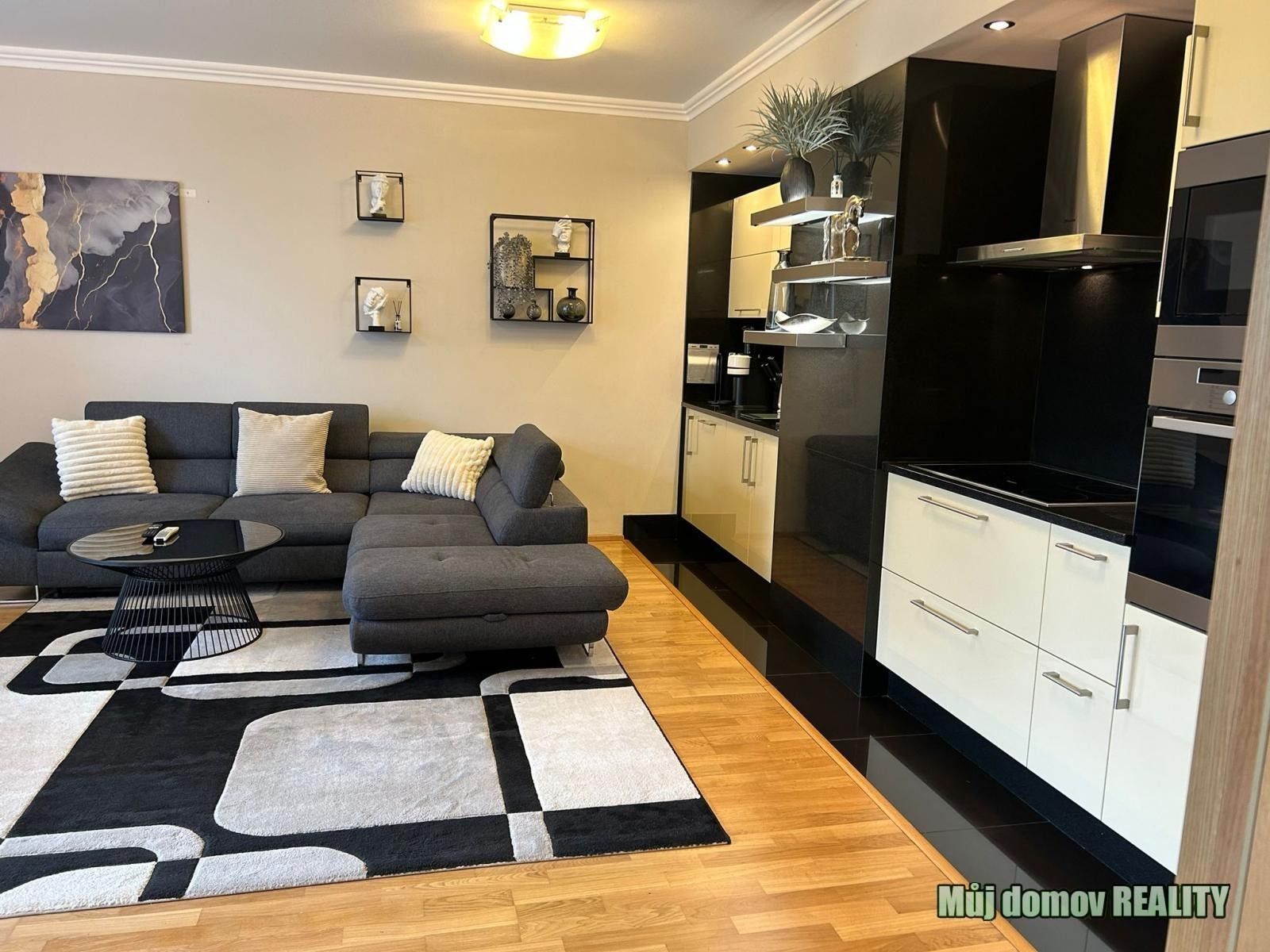 Pronájem bytu 2+kk 67 m² - foto 1
