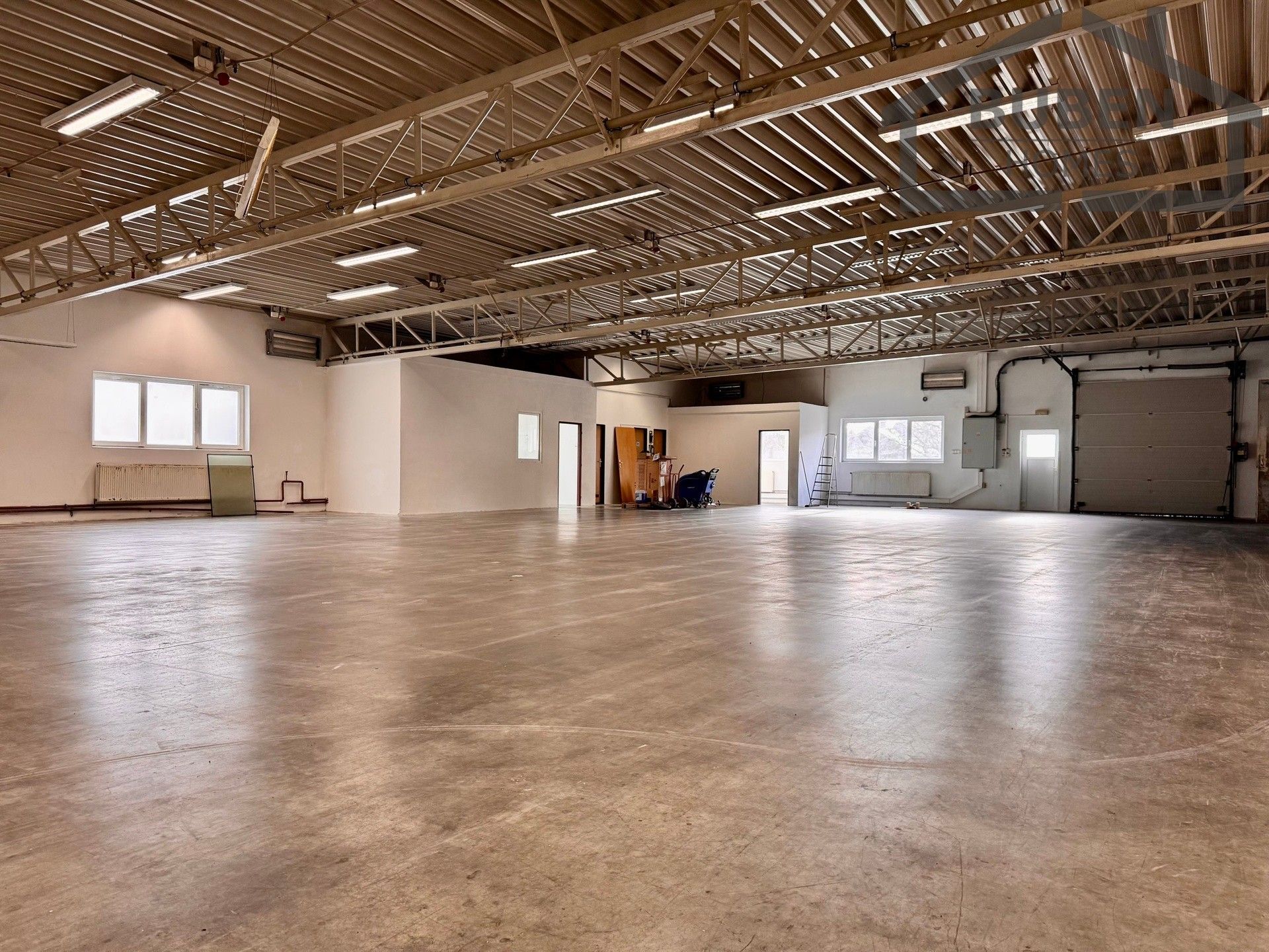 Pronájem komerčního prostoru 613 m² - foto 9