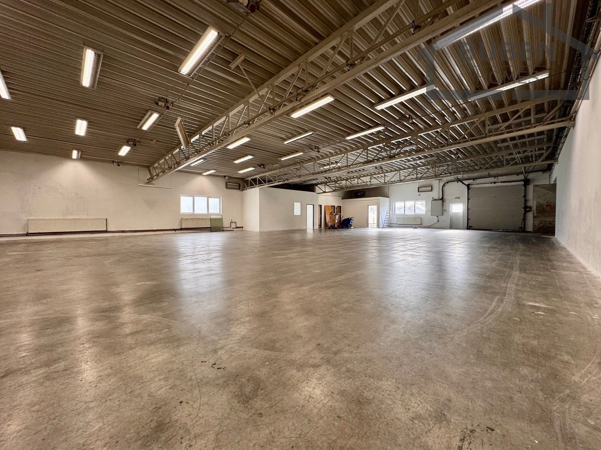 Pronájem komerčního prostoru 613 m² - foto 11