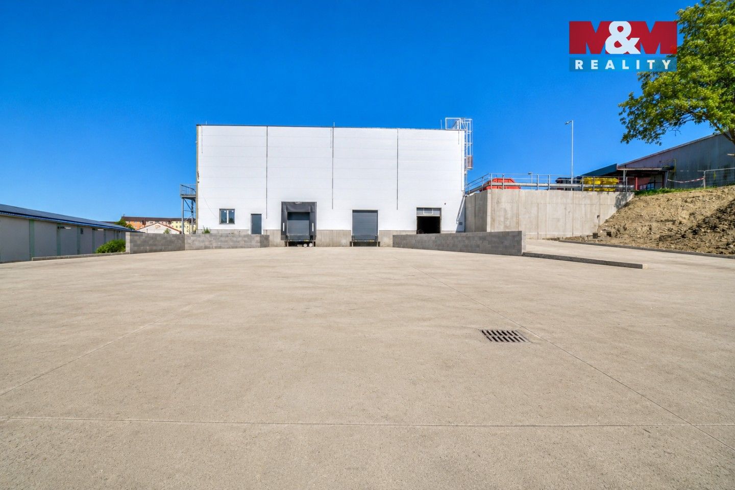 Pronájem komerčního prostoru 2200 m² - foto 4