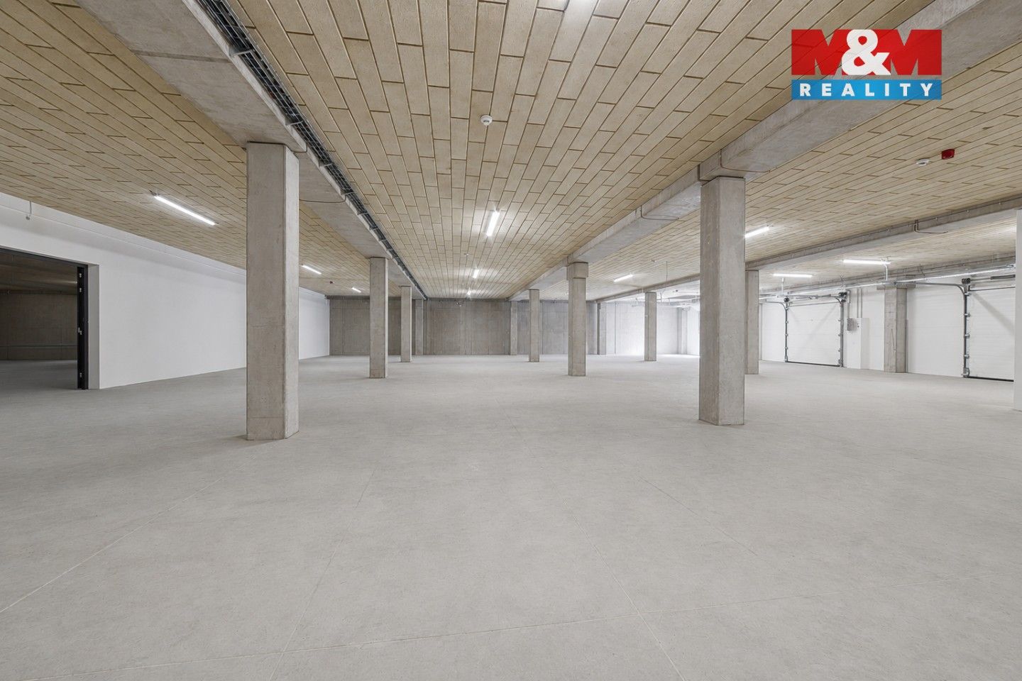 Pronájem komerčního prostoru 2200 m² - foto 2