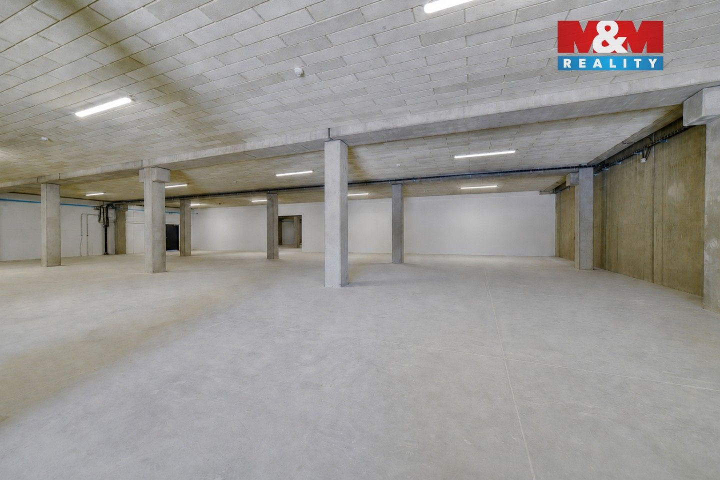 Pronájem komerčního prostoru 2200 m² - foto 6