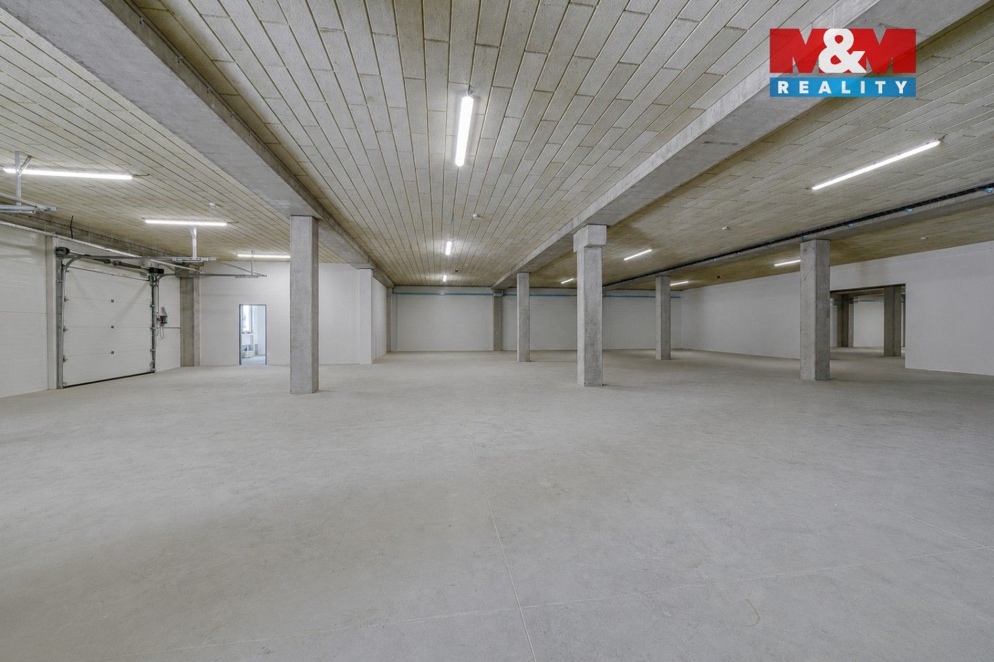 Pronájem komerčního prostoru 2200 m² - foto 7
