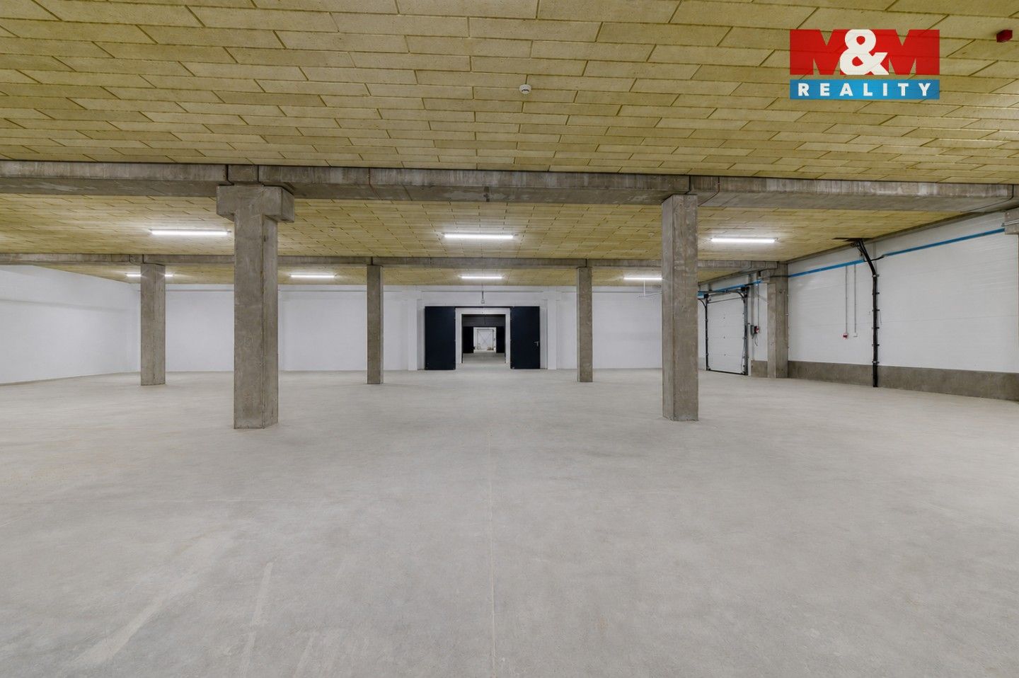 Pronájem komerčního prostoru 2200 m² - foto 8