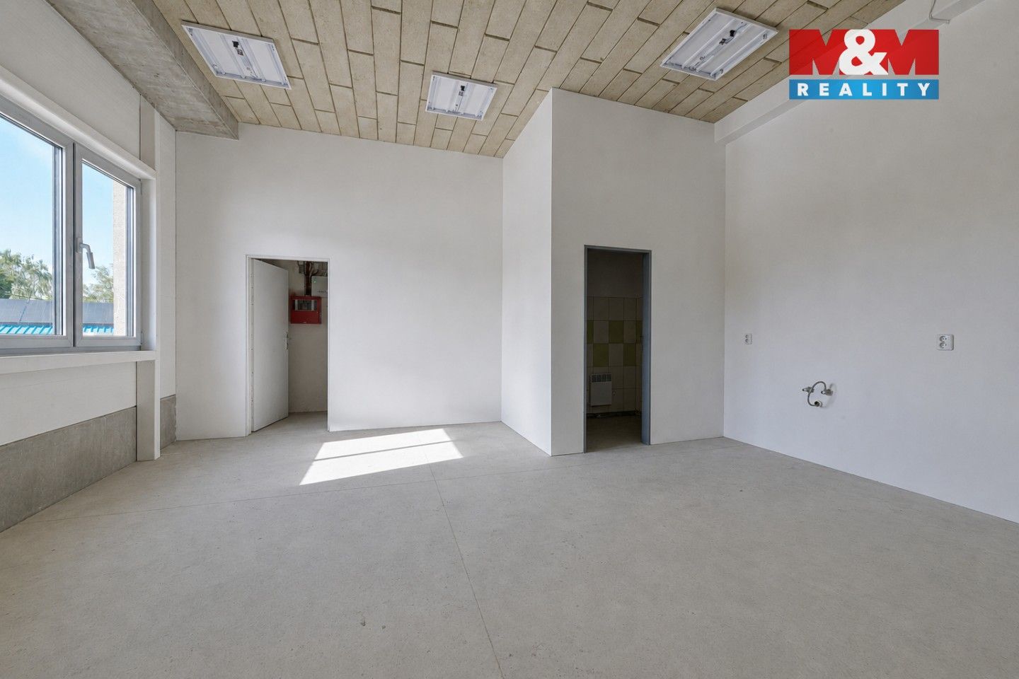 Pronájem komerčního prostoru 2200 m² - foto 13