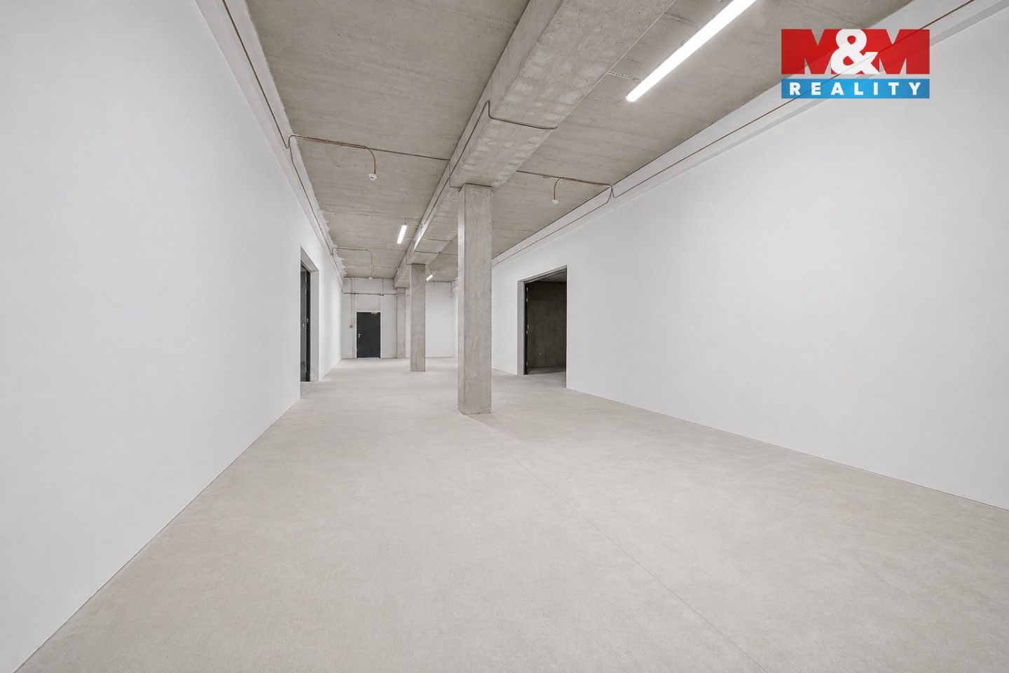 Pronájem komerčního prostoru 2200 m² - foto 16