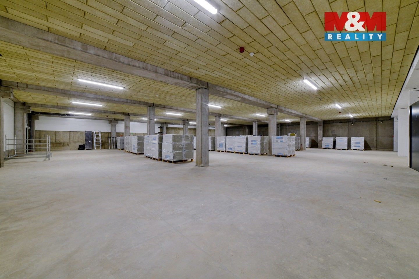 Pronájem komerčního prostoru 2200 m² - foto 19