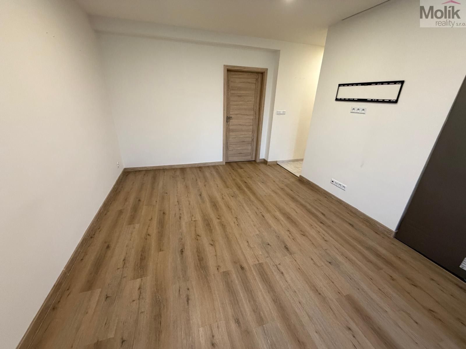 Pronájem bytu 2+1 51 m² - foto 8