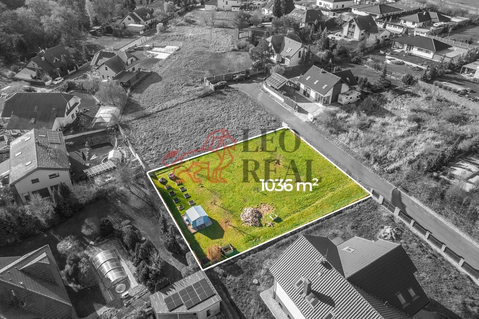 Prodej pozemku 1036 m² - foto 1