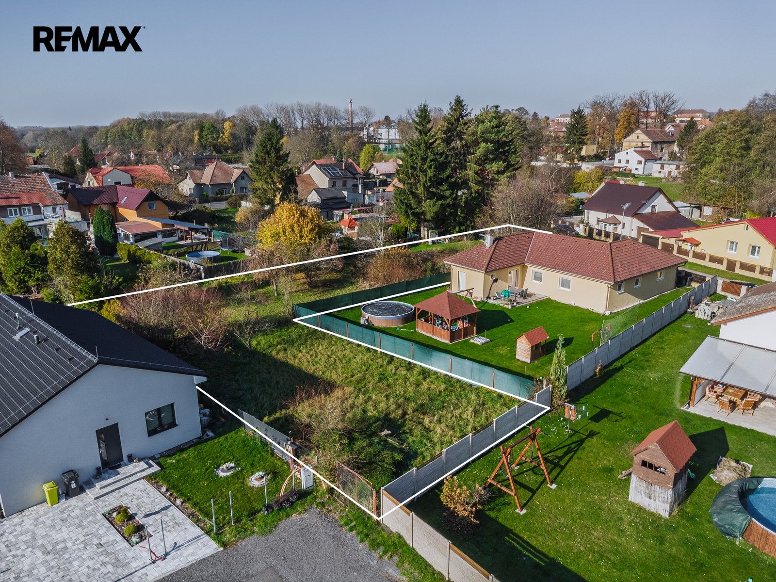 Prodej pozemku 1424 m² - foto 1